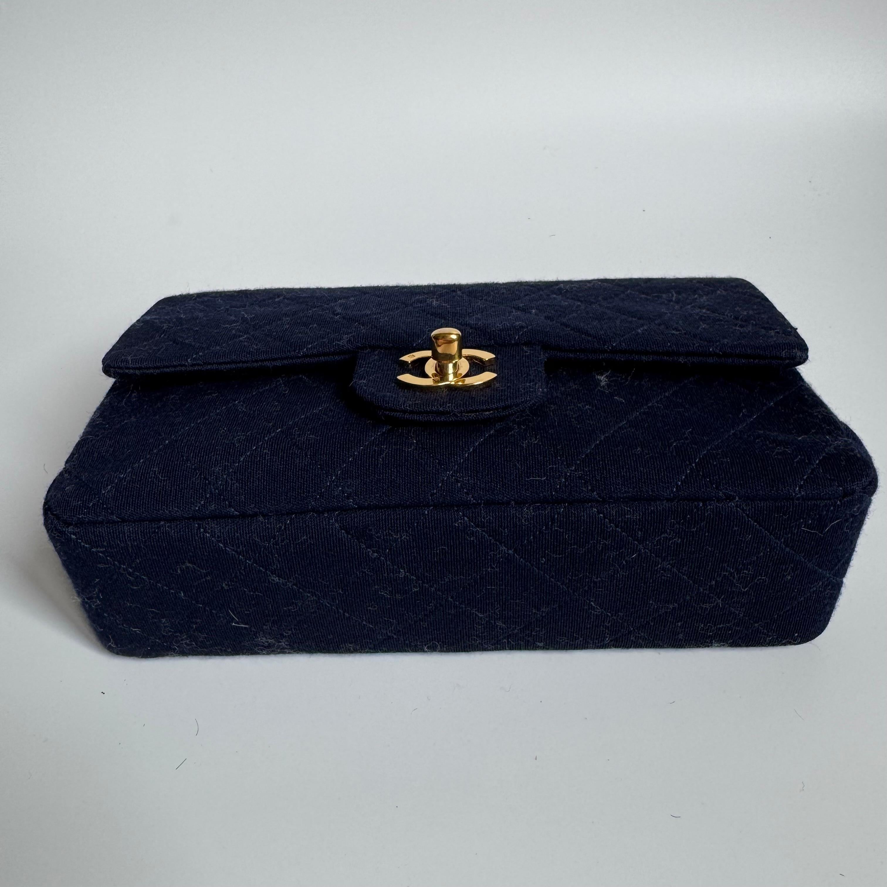 Chanel Classic Flap Small Vintage Navy Fabric 24k Gold Hardware Chain Strap (Schwarz) im Angebot