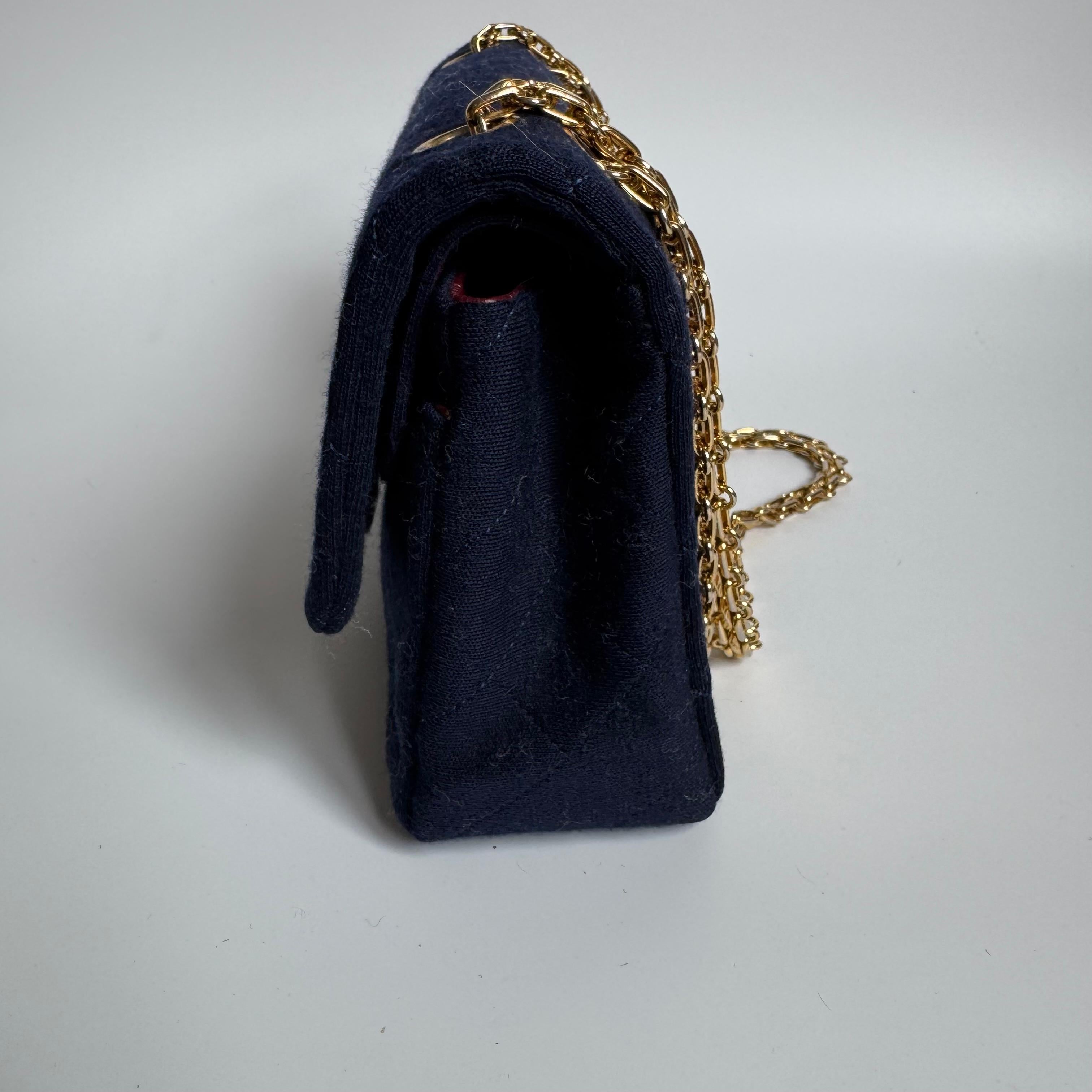 Chanel Classic Flap Small Vintage Navy Fabric 24k Gold Hardware Chain Strap im Zustand „Gut“ im Angebot in AUBERVILLIERS, FR
