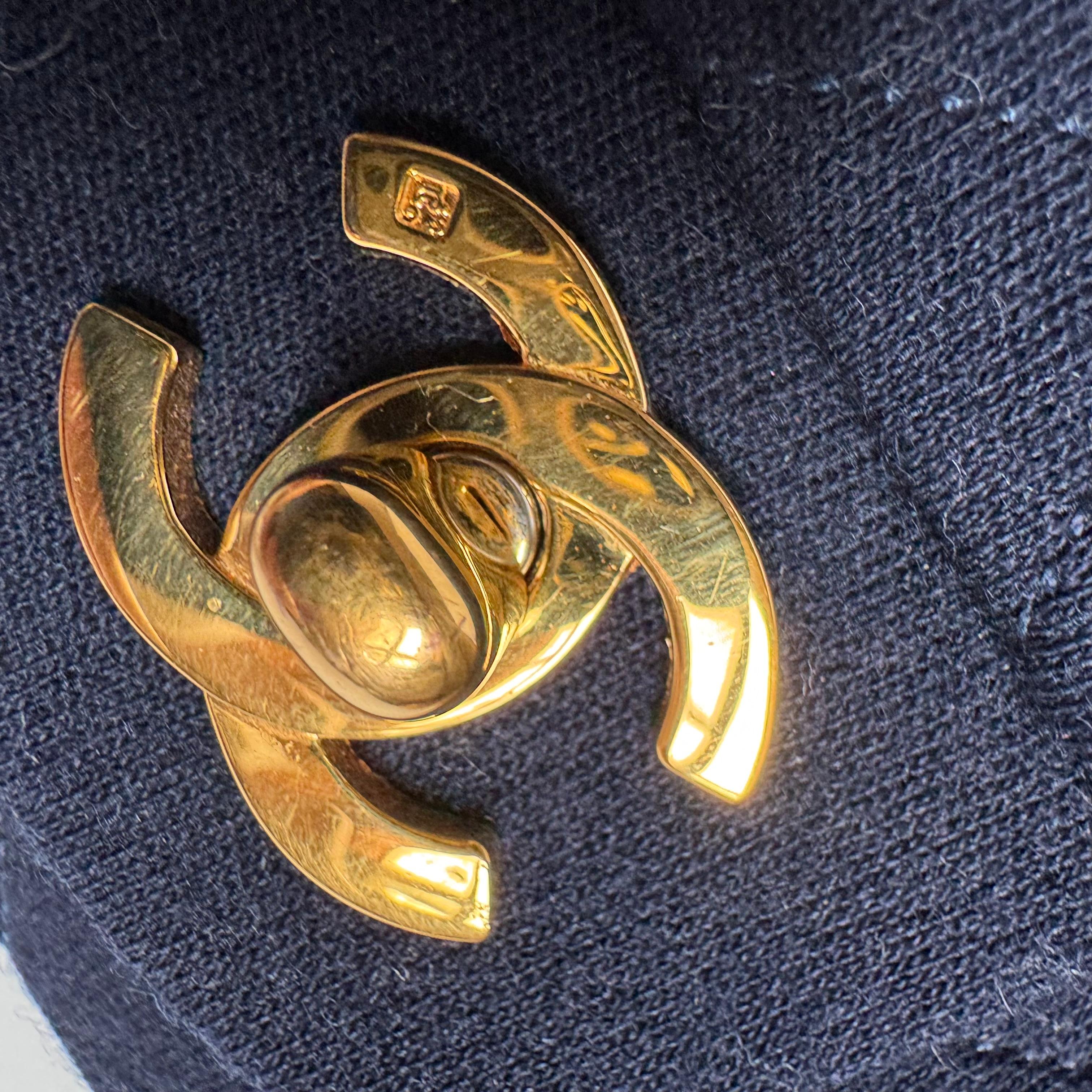 Chanel Classic Flap Small Vintage Navy Fabric 24k Gold Hardware Chain Strap im Angebot 1