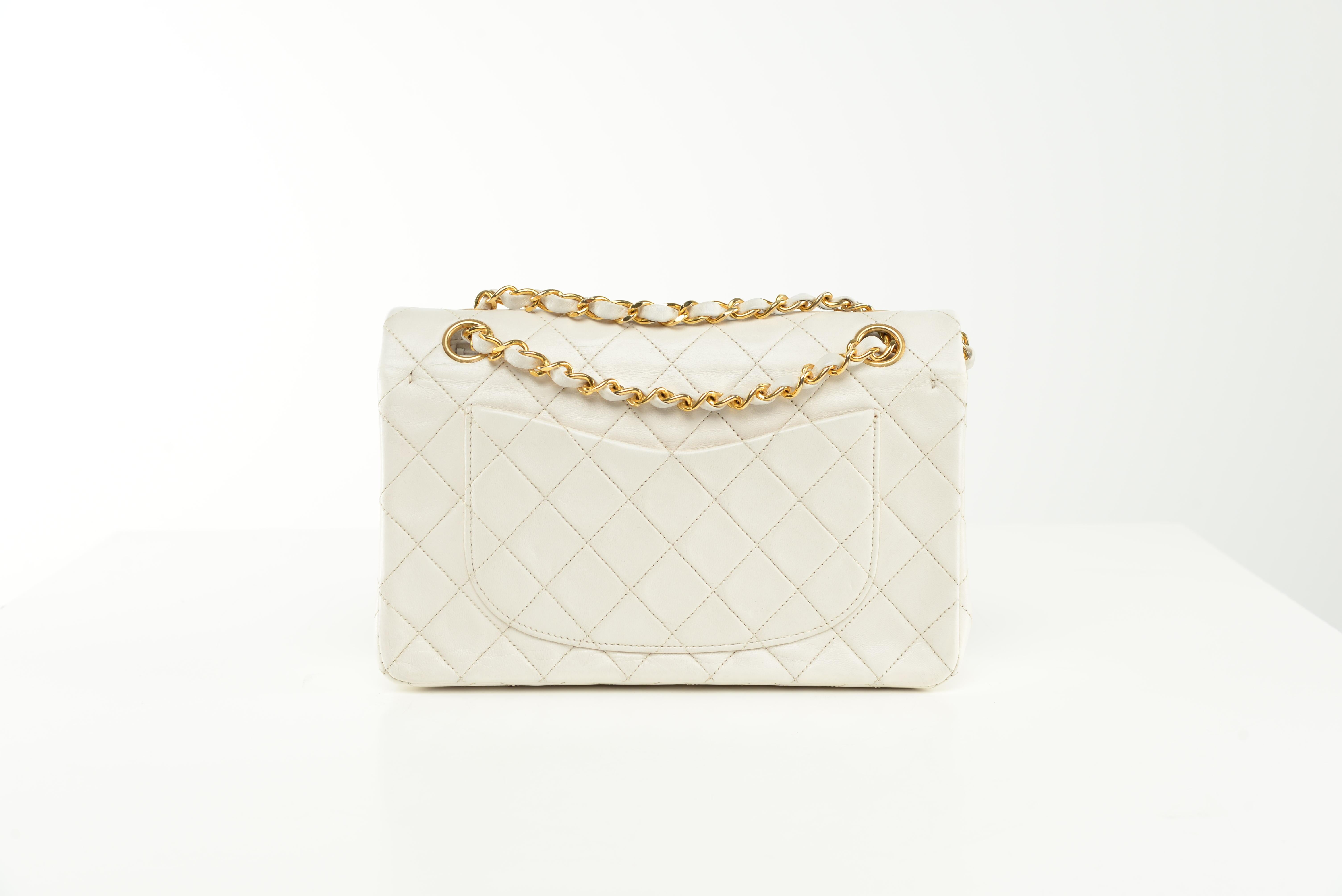 Women's or Men's Chanel Classic Flap Small White Lambskin Gold Vintage