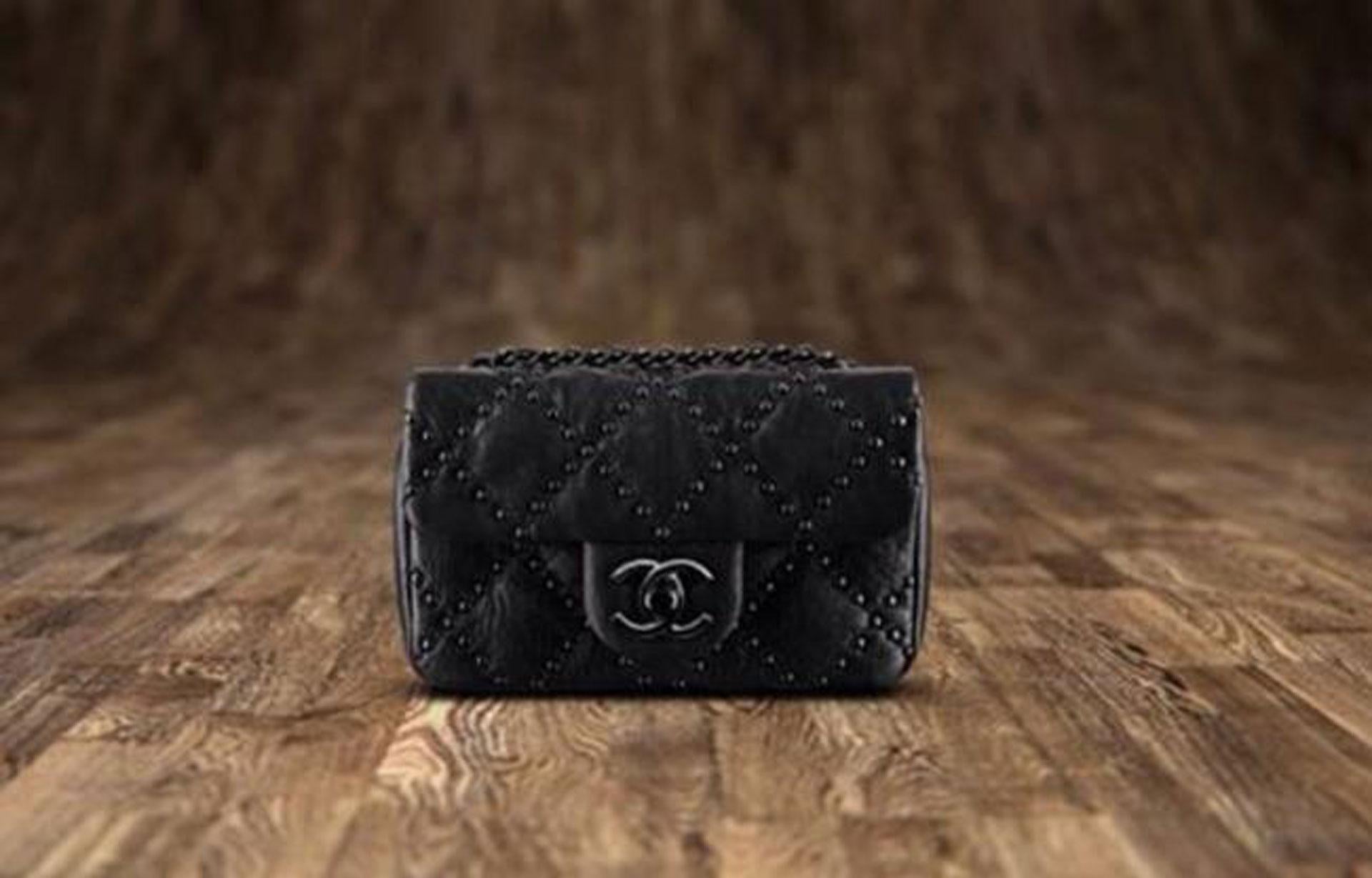 Chanel Classic Flap So Studded Mini Dallas Black Leather Cross Body Bag en vente 5