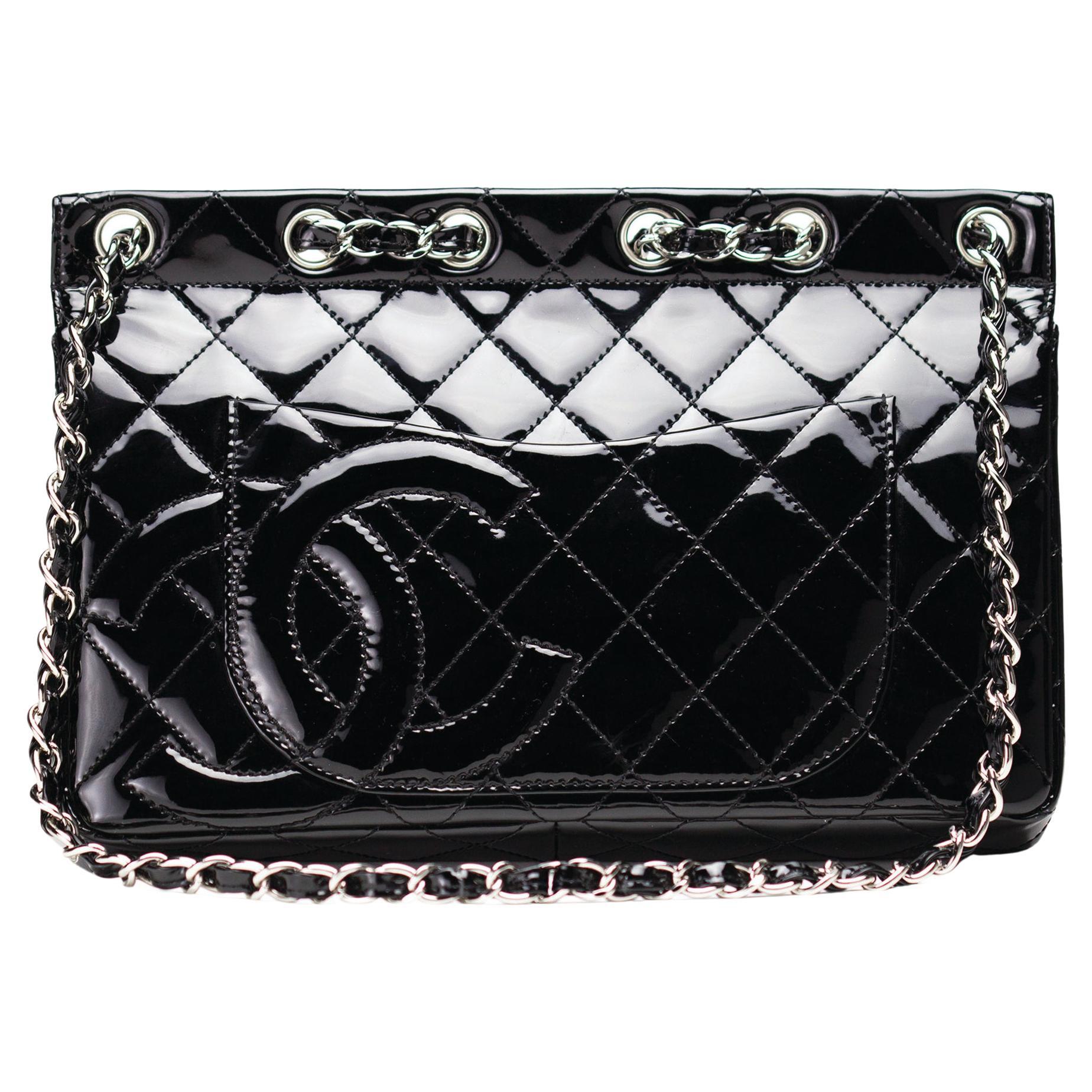 Women's or Men's Chanel Classic Flap Supermodel Super Rare Quilted Black Patent Leather Bag For Sale