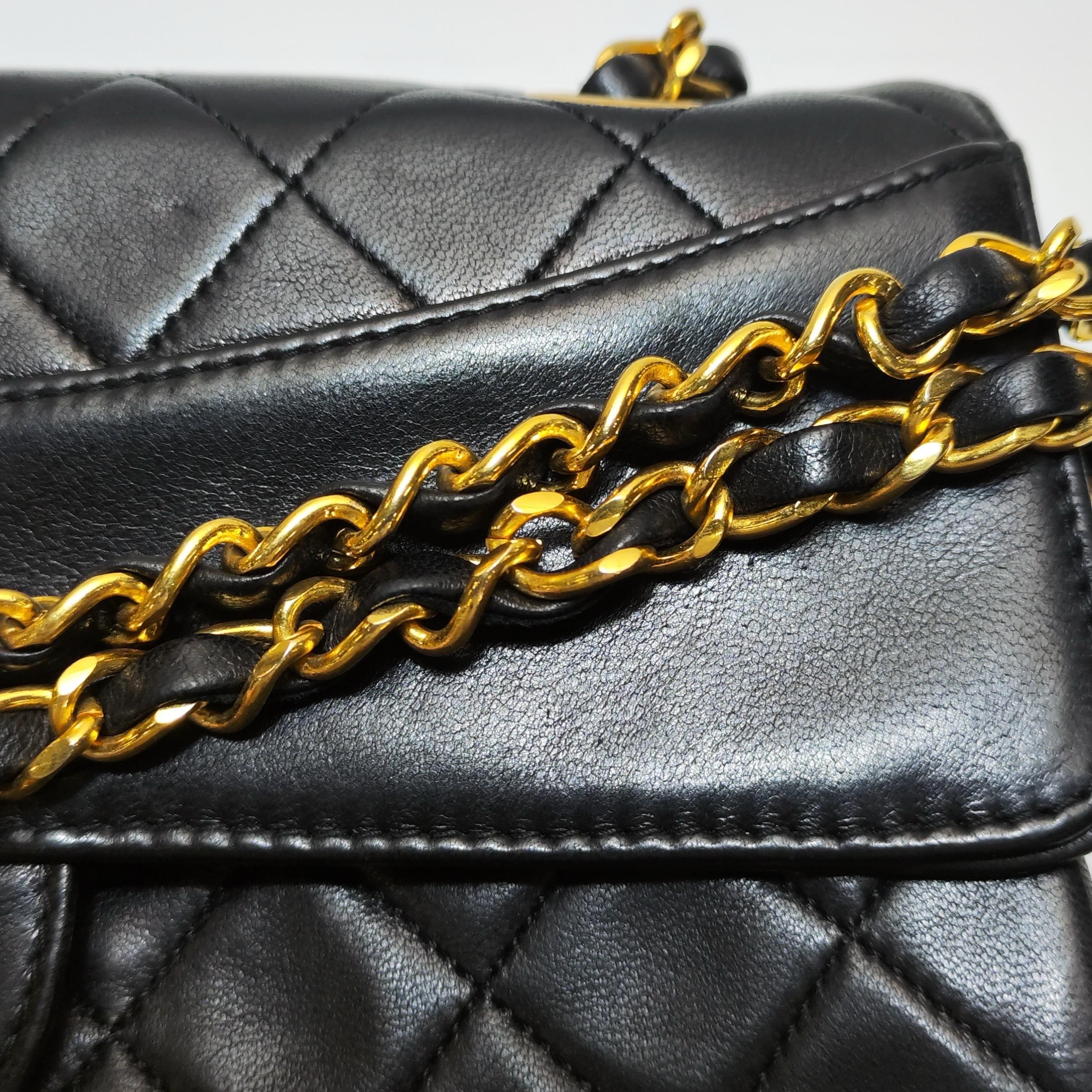 Chanel Classic Flap Vintage 1989 Schwarzes Lammleder mit 24k Gold Hardware im Angebot 7