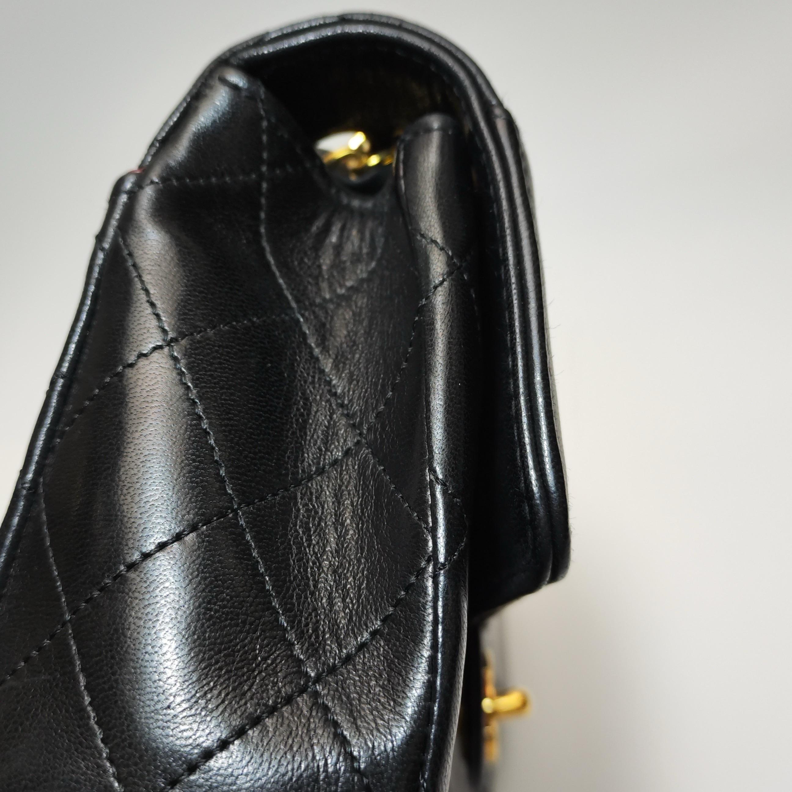 Chanel Classic Flap Vintage 1989 Schwarzes Lammleder mit 24k Gold Hardware im Angebot 9