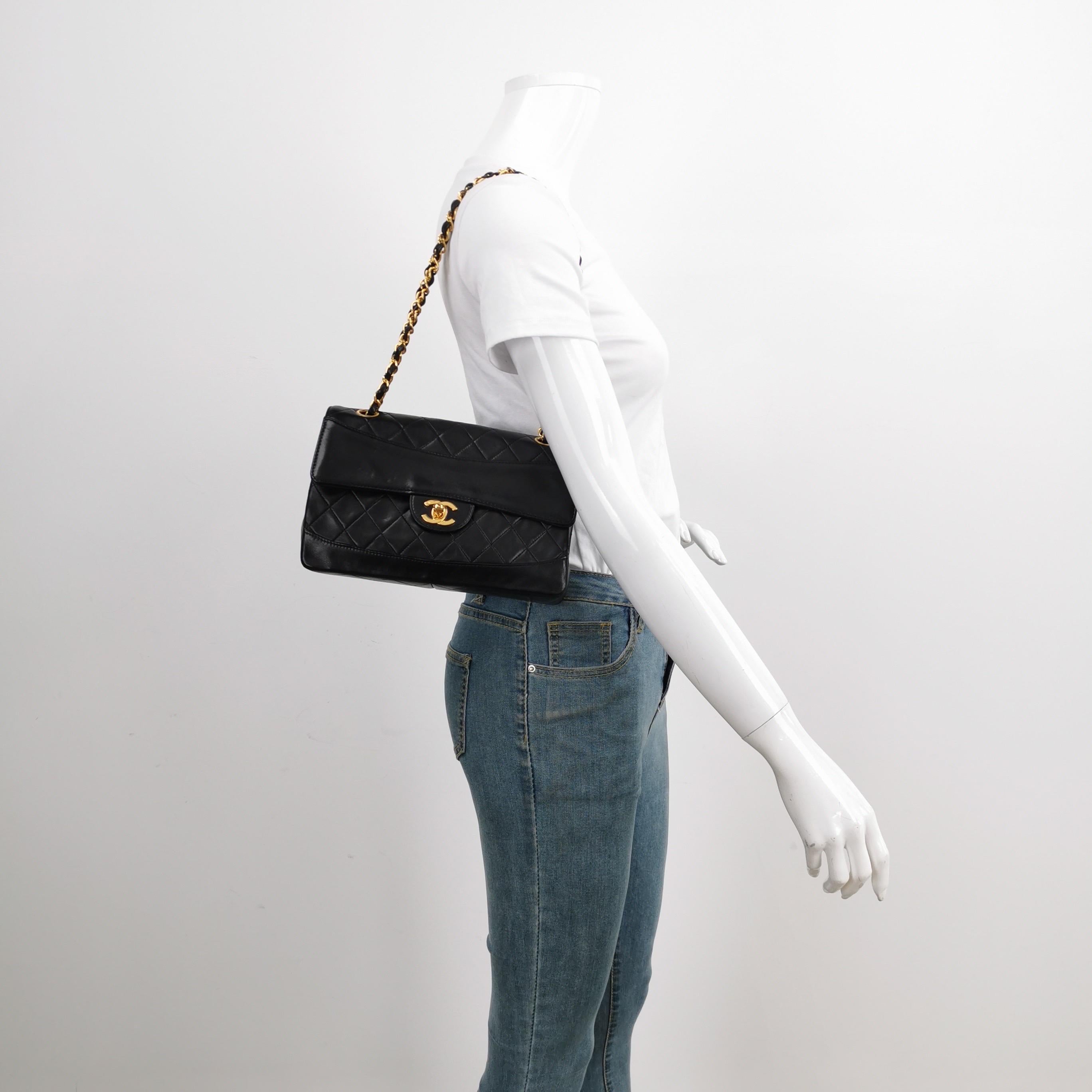 Chanel Classic Flap Vintage 1989 Schwarzes Lammleder mit 24k Gold Hardware im Angebot 2