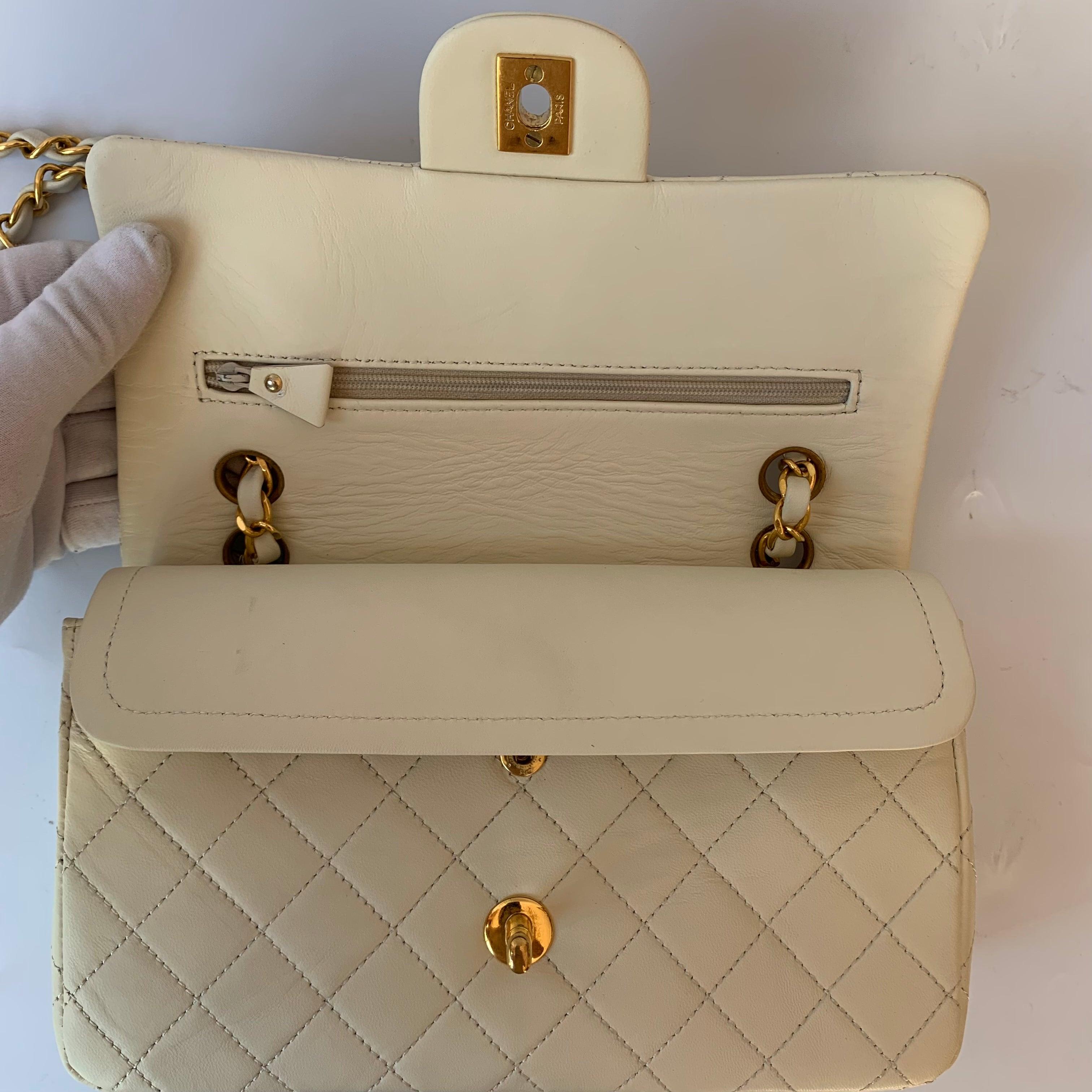 Chanel Classic Flap Vintage 1995 White Lambskin Leather with 24k Gold Hardware 6