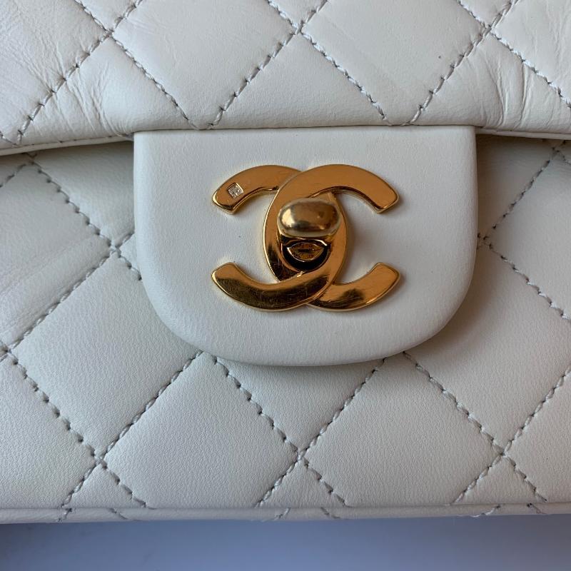 Chanel Classic Flap Vintage 1995 White Lambskin Leather with 24k Gold Hardware 12