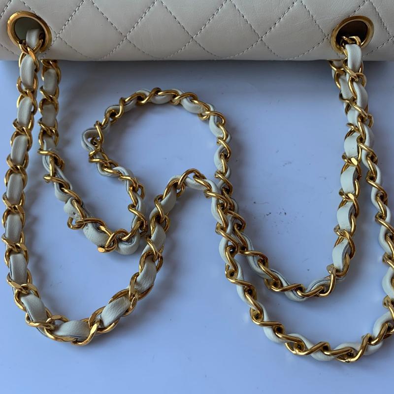 Chanel Classic Flap Vintage 1995 White Lambskin Leather with 24k Gold Hardware 13