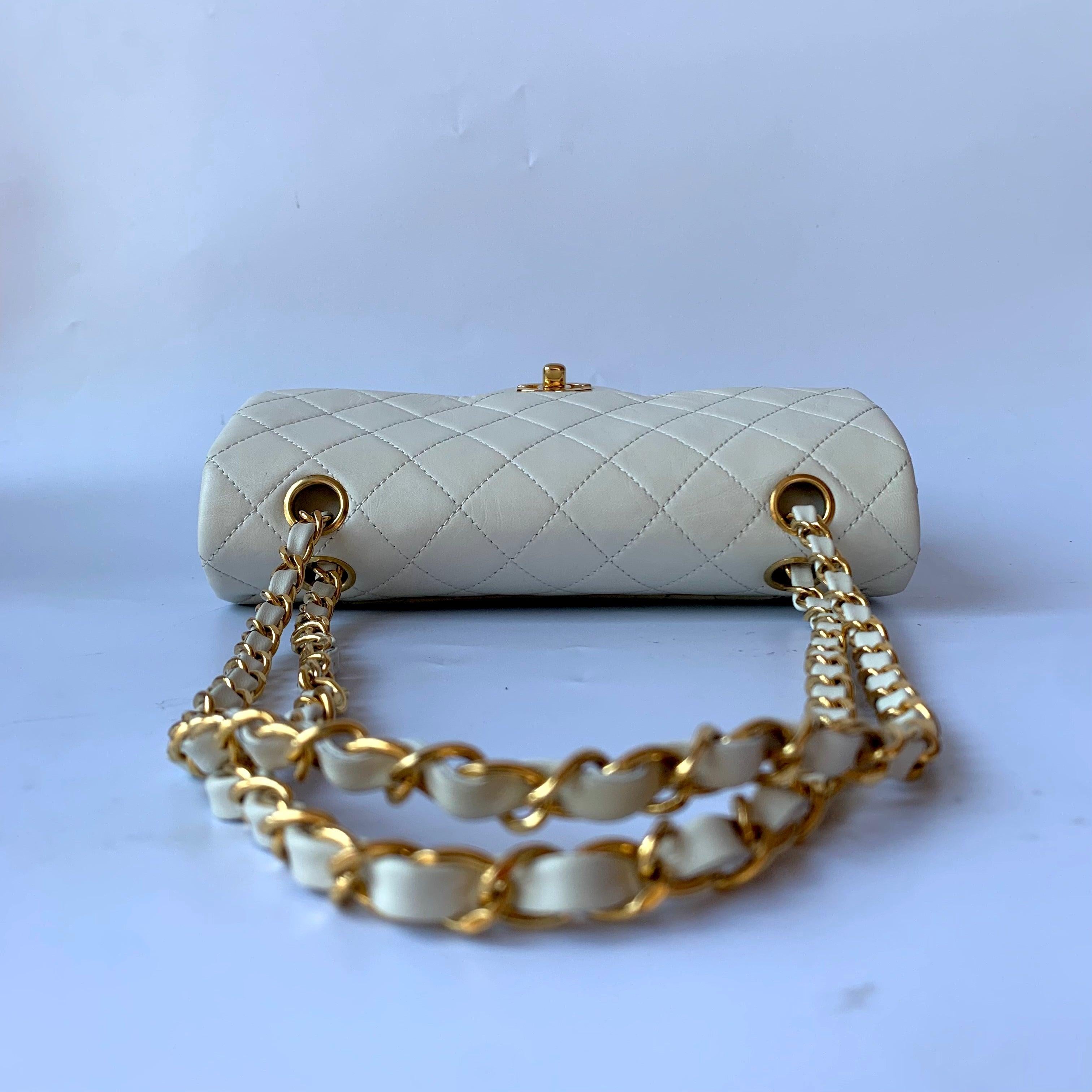 Women's Chanel Classic Flap Vintage 1995 White Lambskin Leather with 24k Gold Hardware