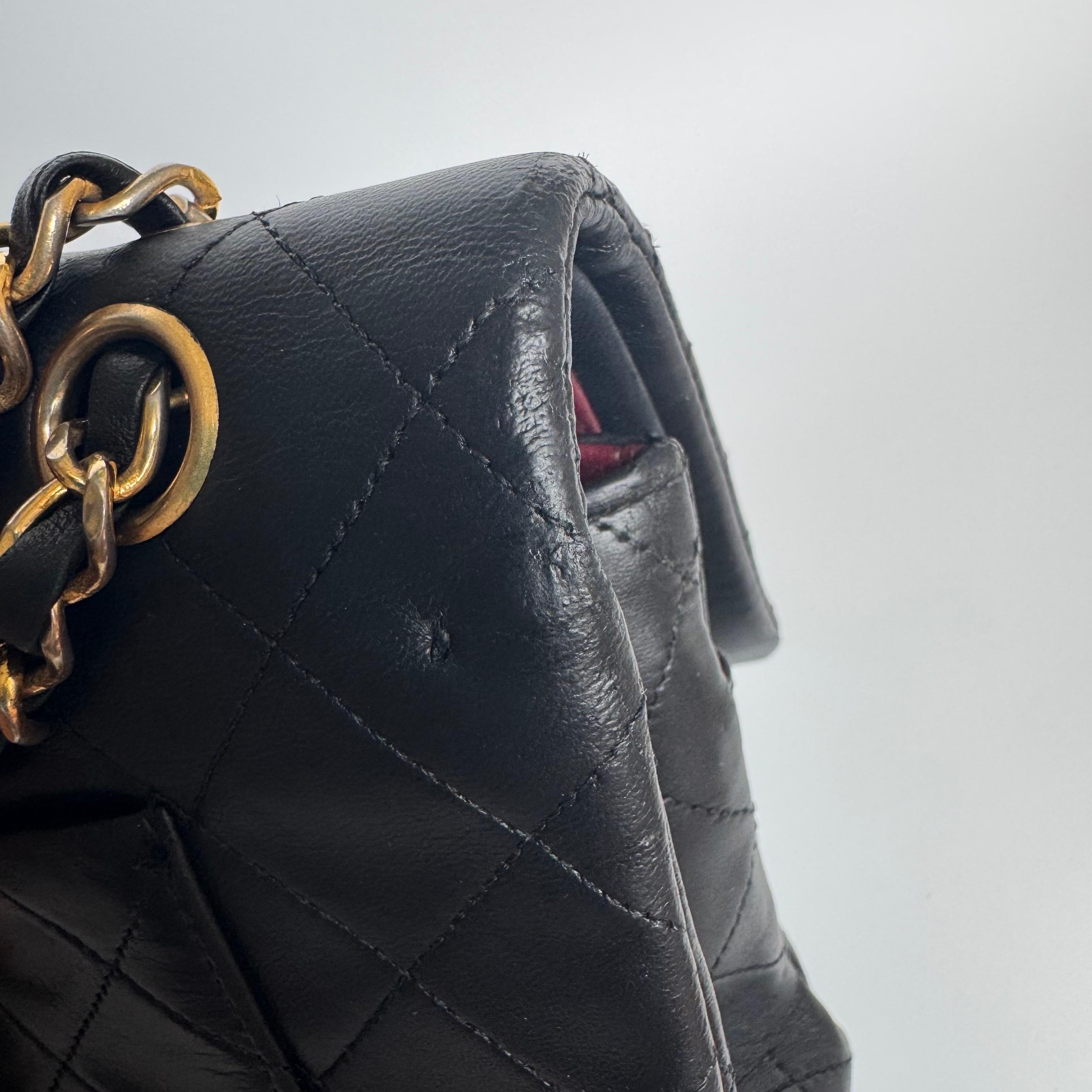 Chanel Classic Flap Vintage Schwarzes Lammfell Leder mit 24k Gold Hardware 1989-1 im Angebot 8