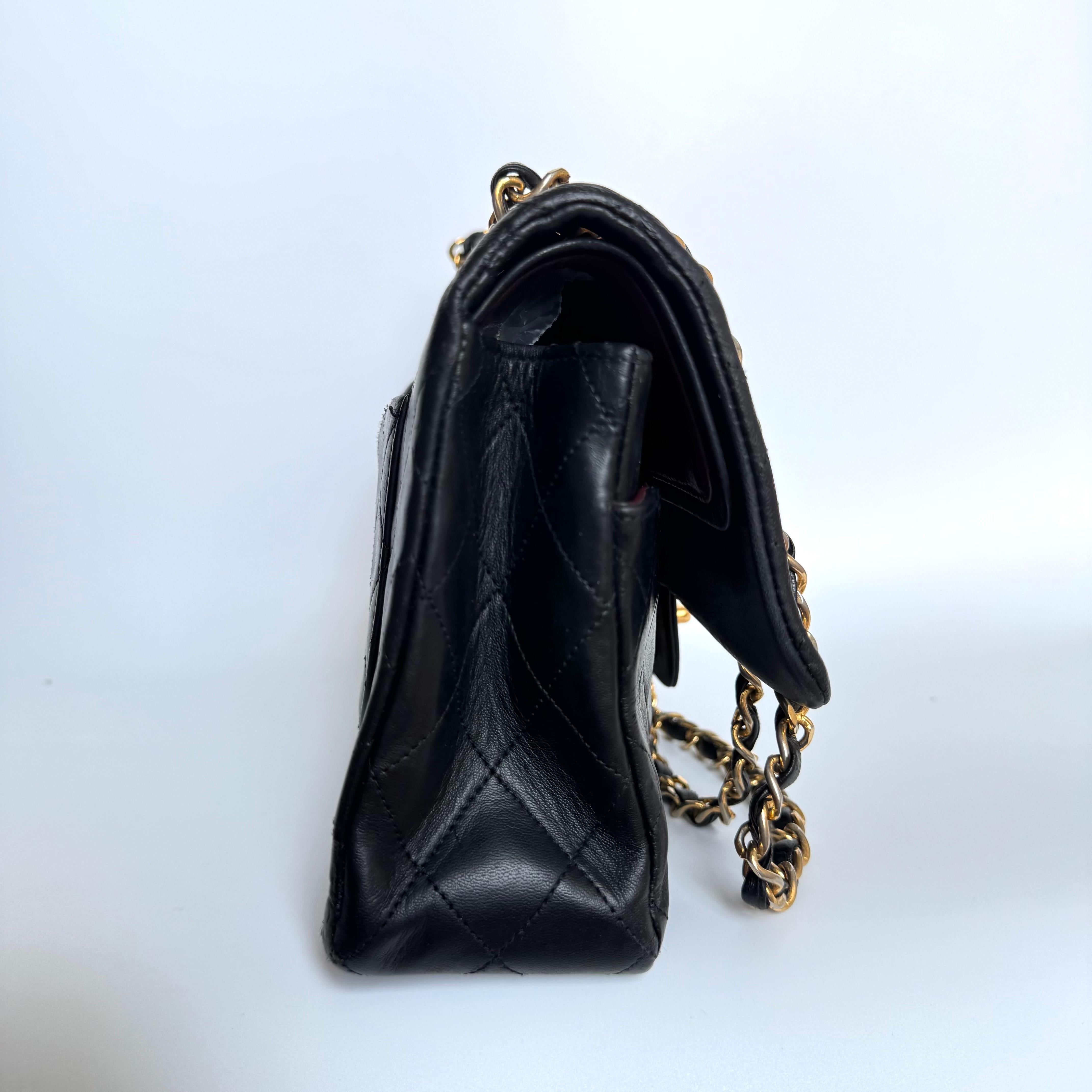 Chanel Classic Flap Vintage Schwarzes Lammfell Leder mit 24k Gold Hardware 1989-1 Damen im Angebot
