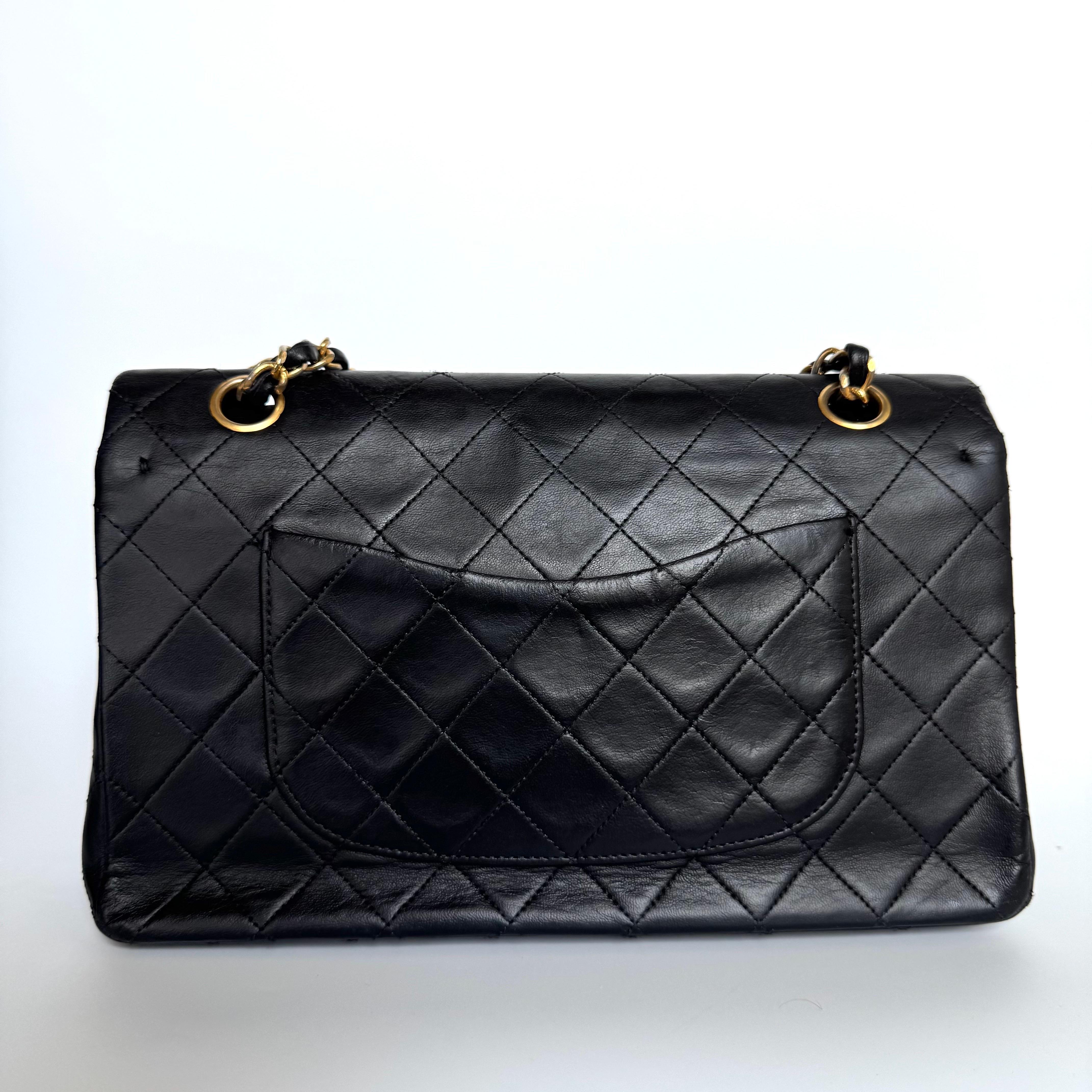 Chanel Classic Flap Vintage Schwarzes Lammfell Leder mit 24k Gold Hardware 1989-1 im Angebot 1