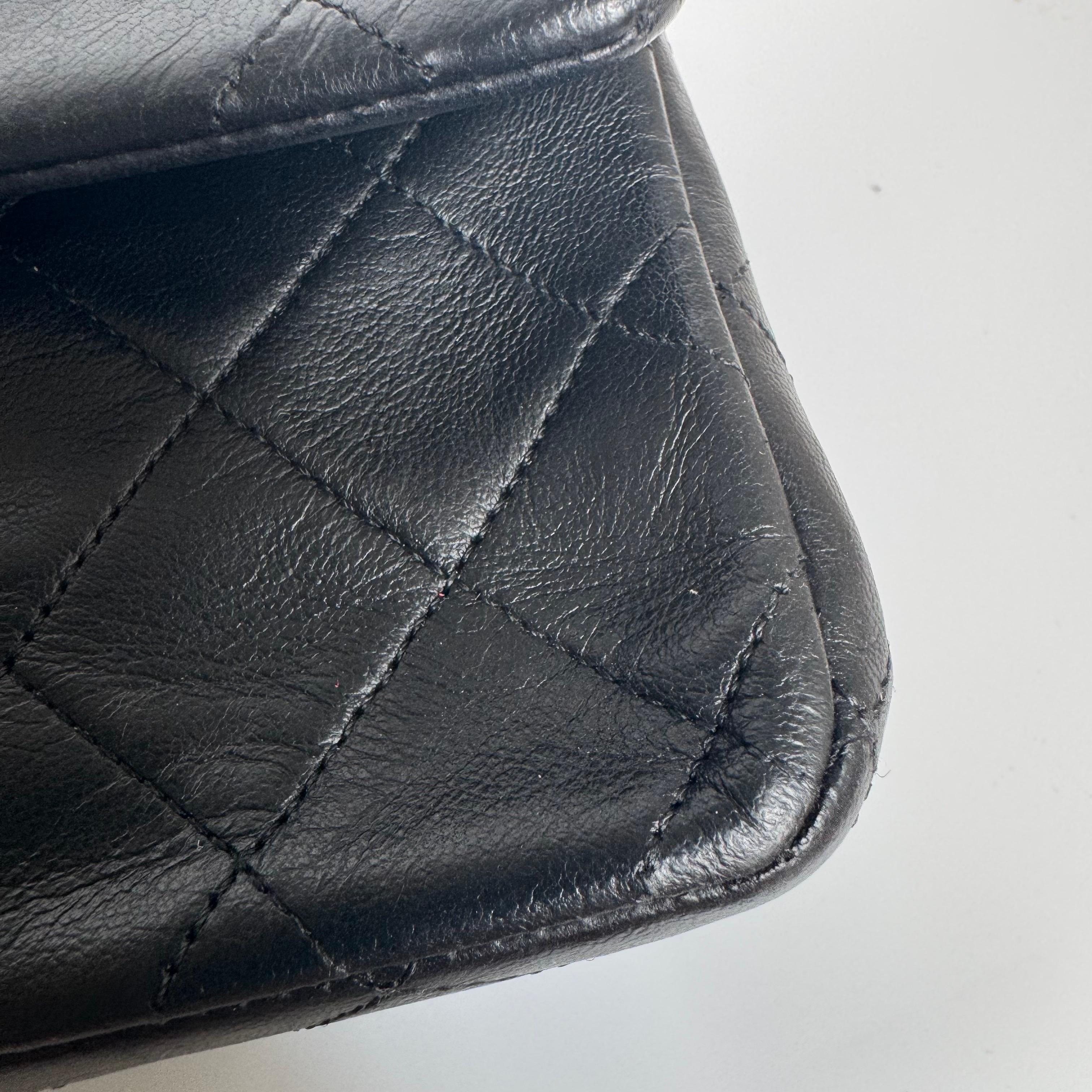 Chanel Classic Flap Vintage Schwarzes Lammfell Leder mit 24k Gold Hardware 1989-1 im Angebot 5
