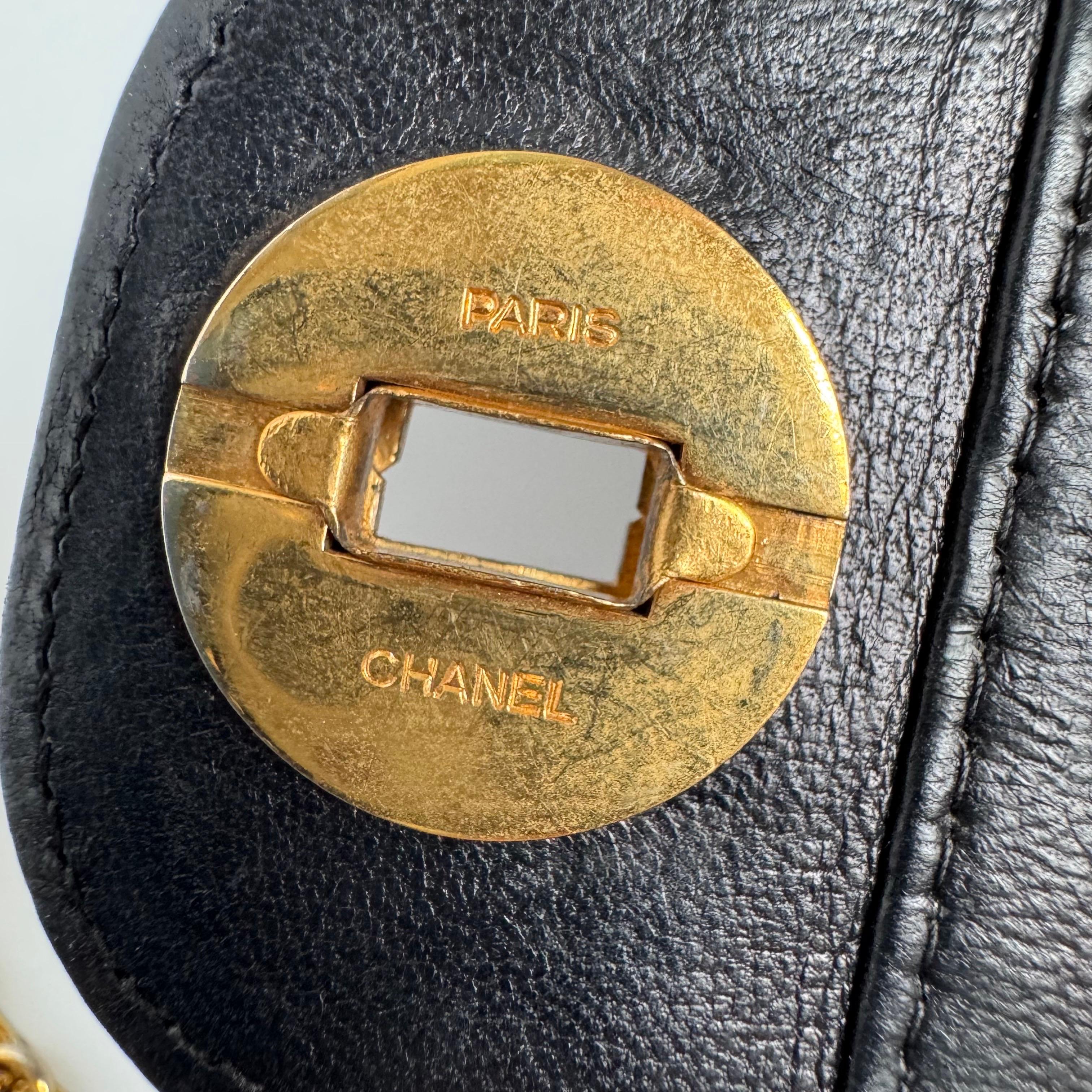 Chanel Classic Leather Vintage Cuir d'agneau noir avec chaîne en or 24k en vente 6