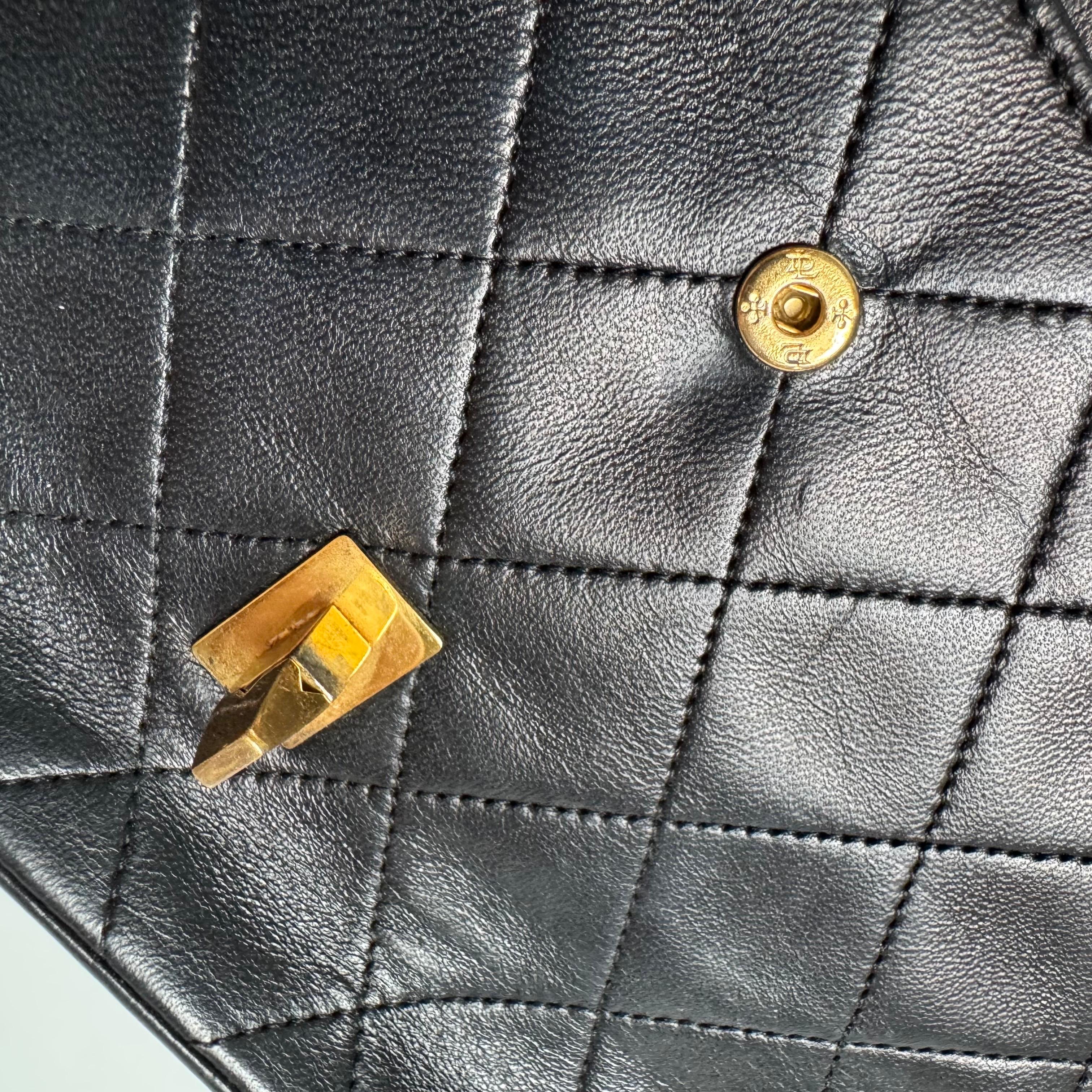 Chanel Classic Leather Vintage Cuir d'agneau noir avec chaîne en or 24k en vente 8