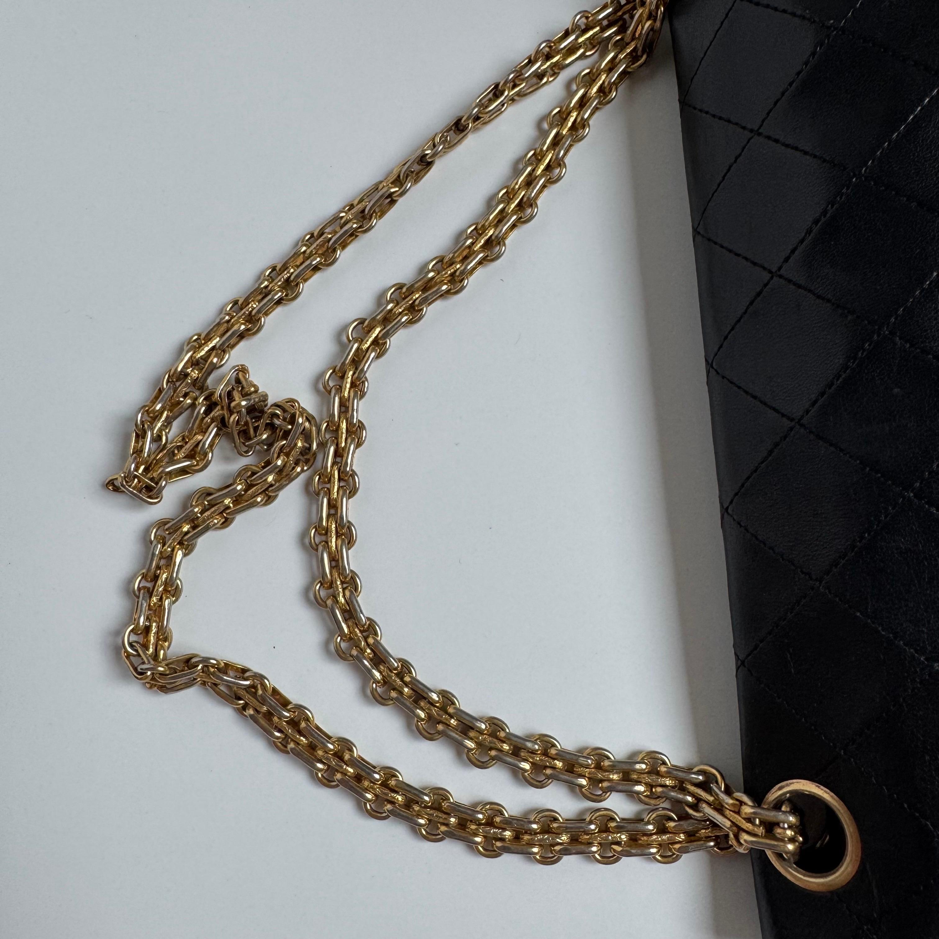 Chanel Classic Leather Vintage Cuir d'agneau noir avec chaîne en or 24k en vente 9