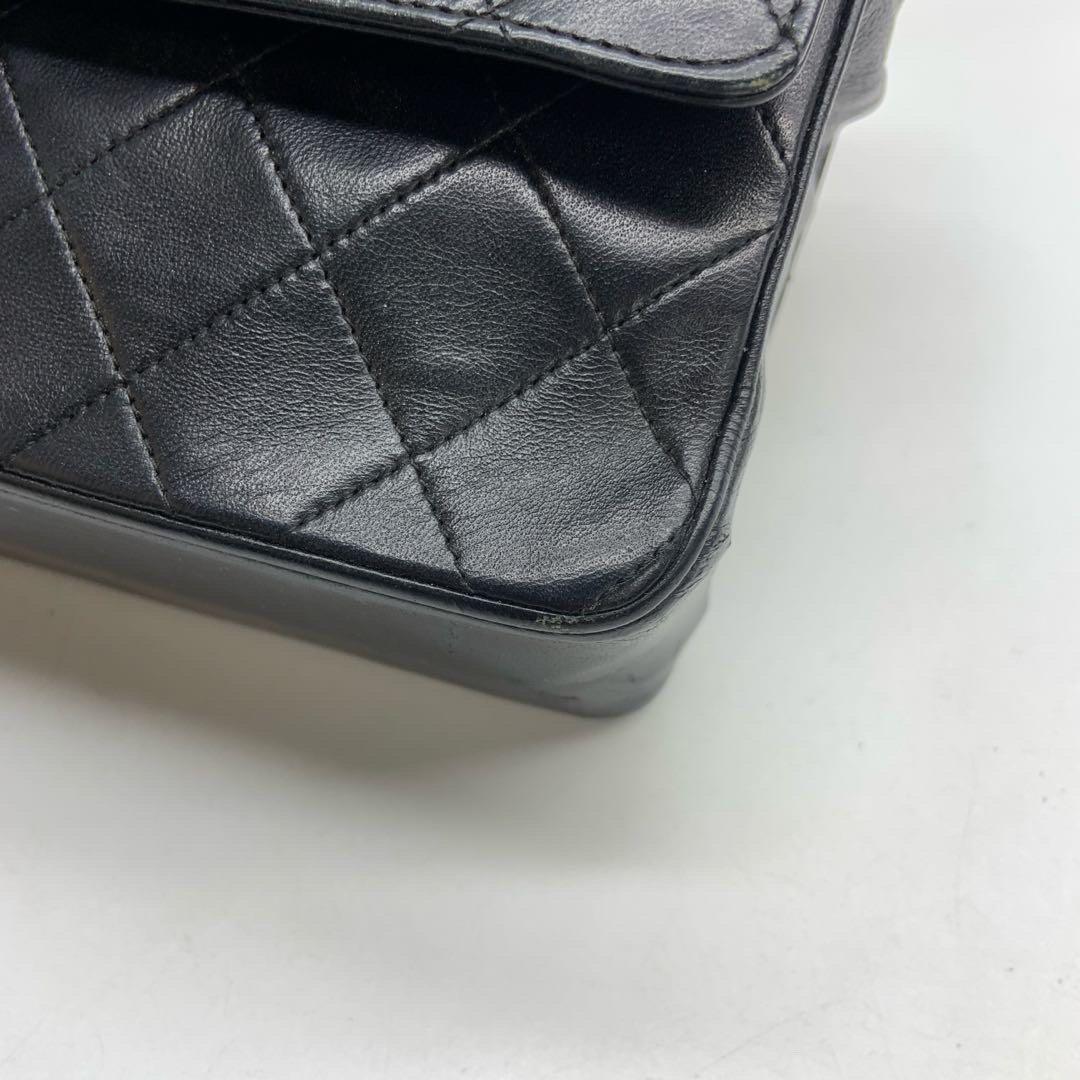 Chanel Classic Leather Vintage Cuir d'agneau noir avec chaîne en or 24k en vente 11
