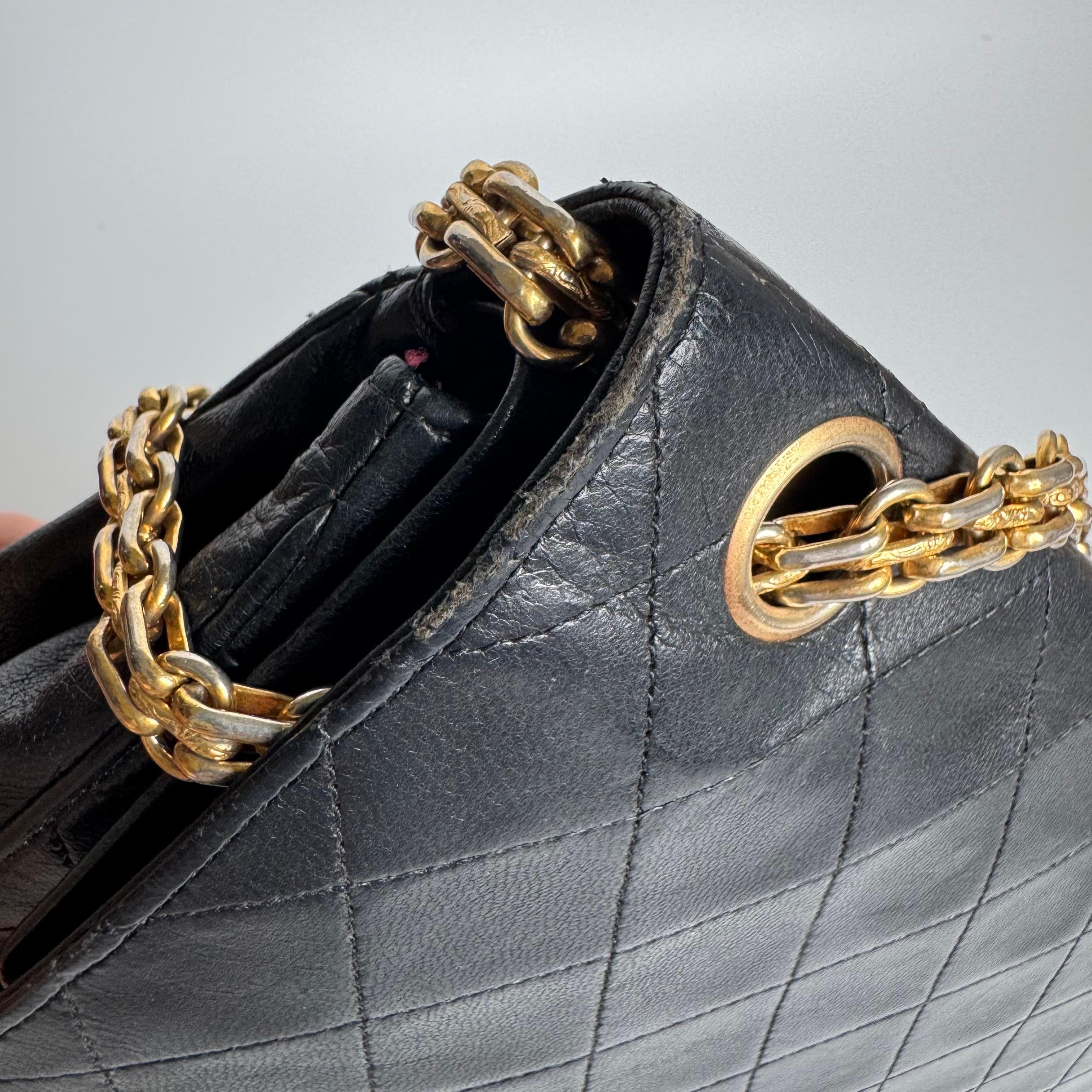 Chanel Classic Leather Vintage Cuir d'agneau noir avec chaîne en or 24k Pour femmes en vente