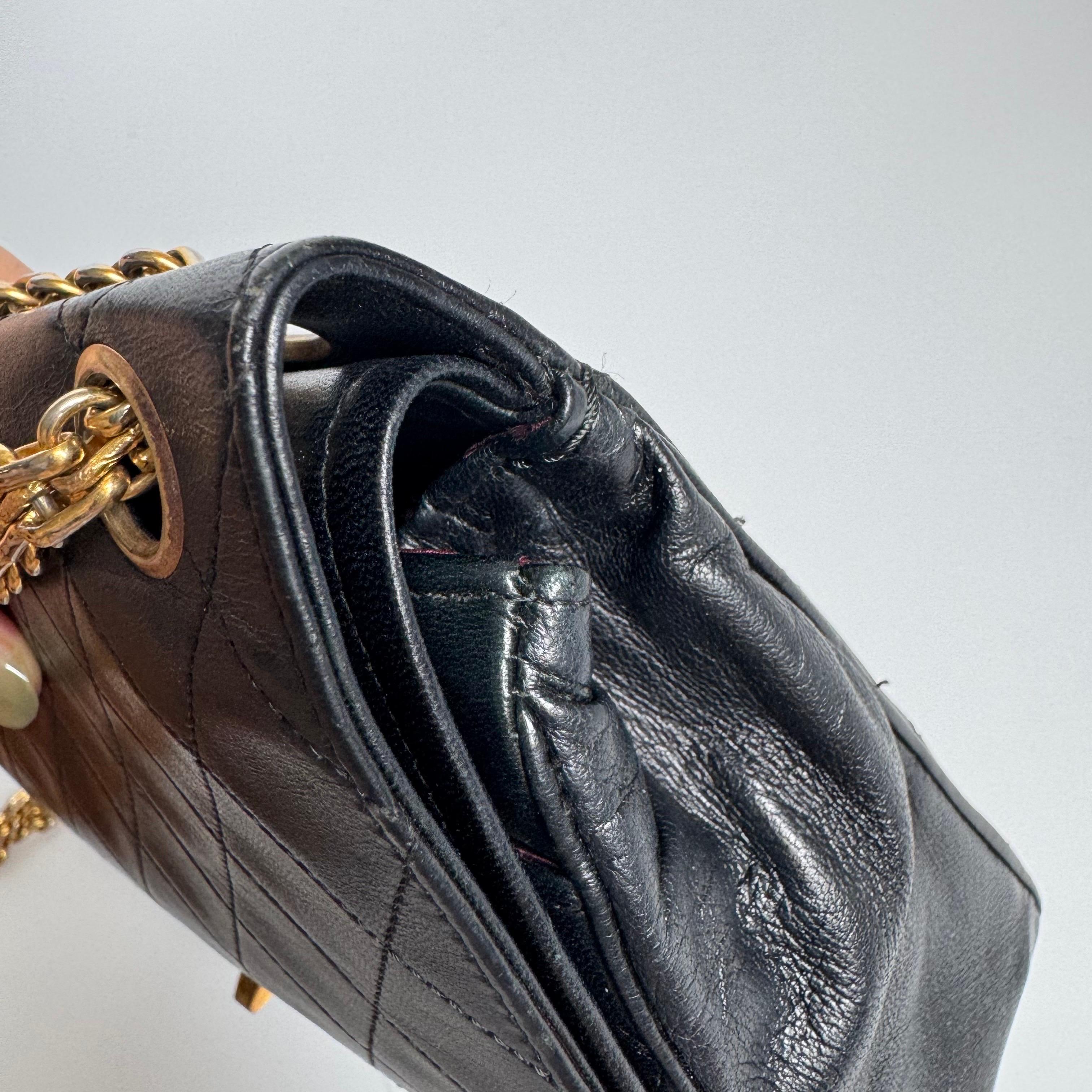Chanel Classic Leather Vintage Cuir d'agneau noir avec chaîne en or 24k en vente 3