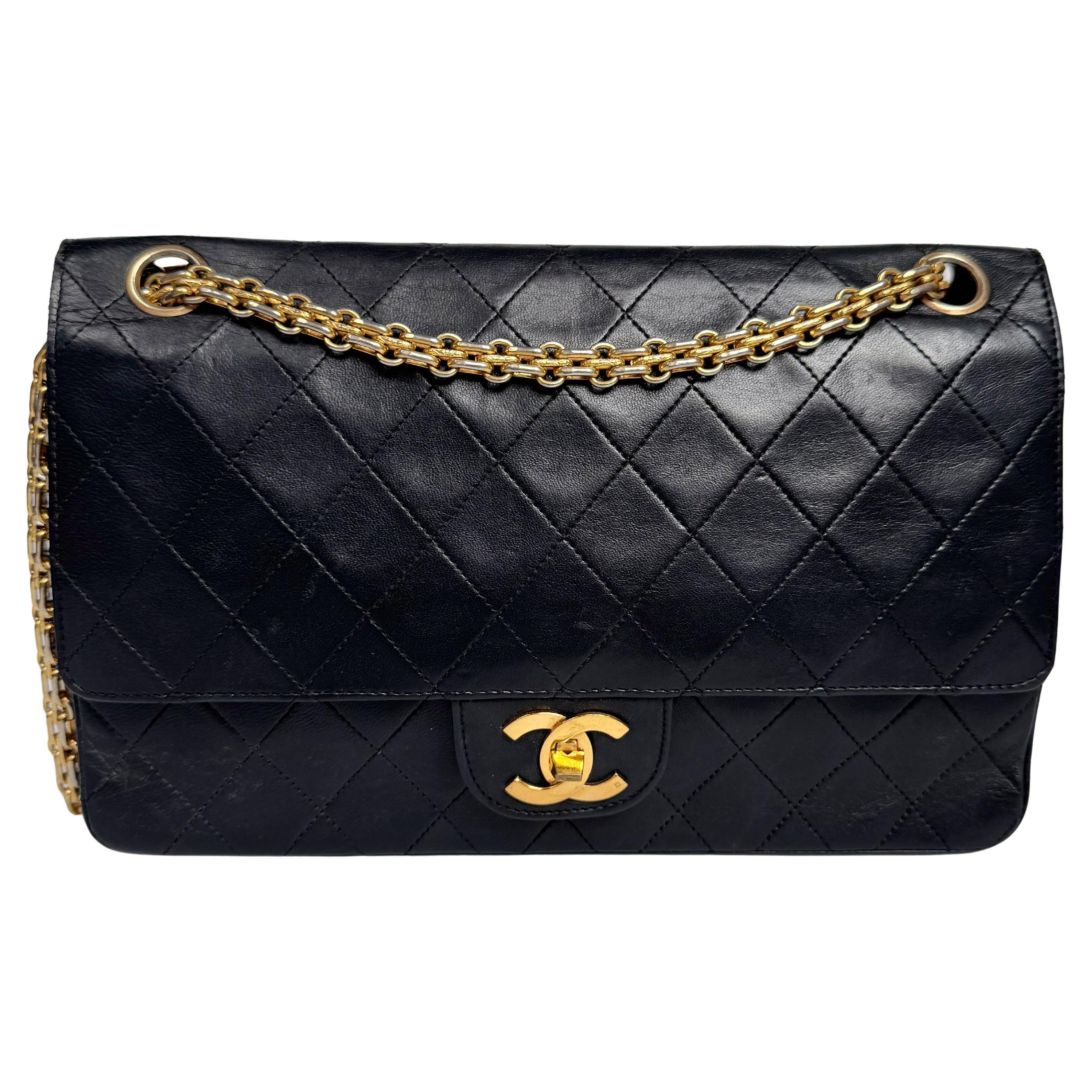 Chanel Classic Leather Vintage Cuir d'agneau noir avec chaîne en or 24k en vente