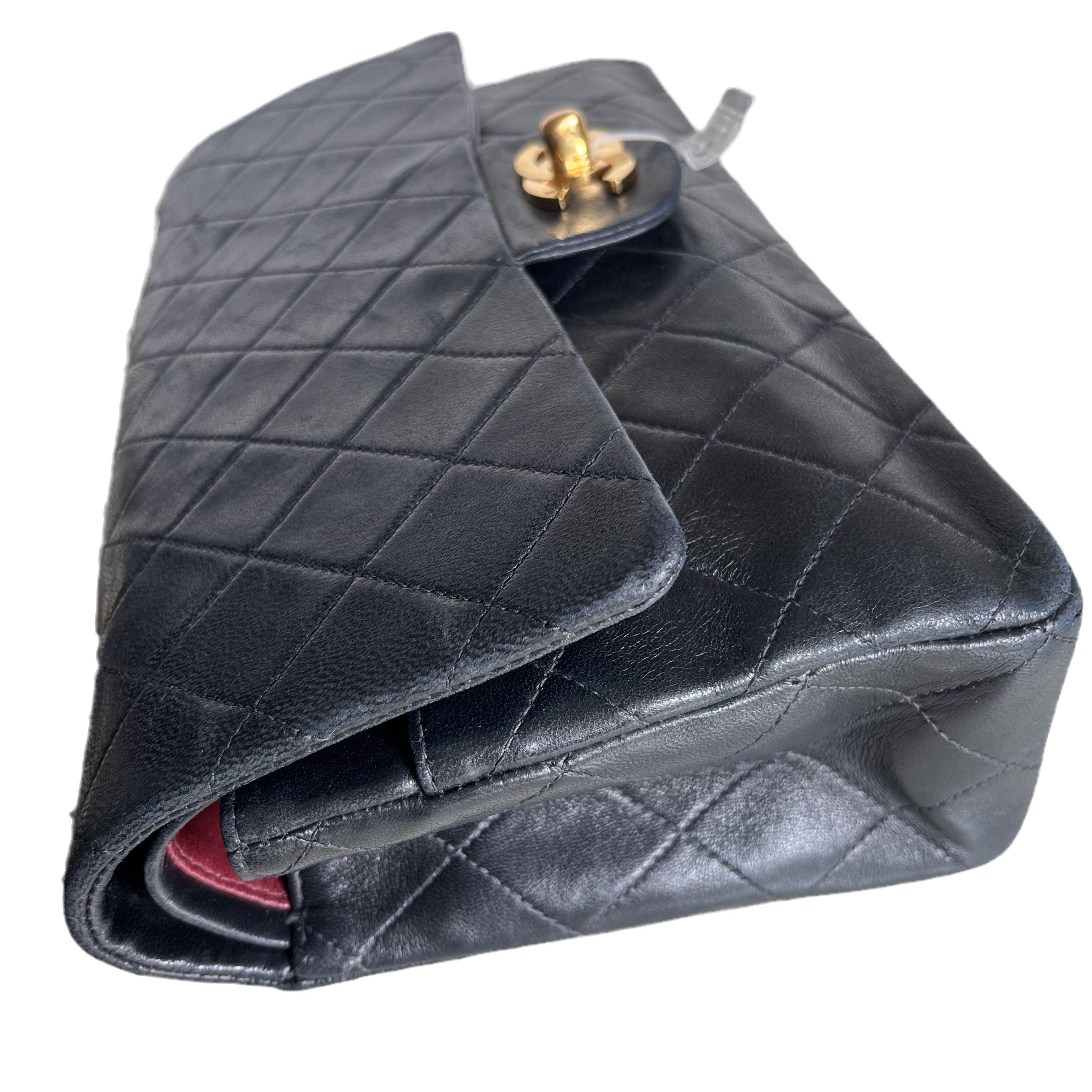 Chanel Classic Flap Vintage Schwarzes Lammfell-Leder mit 24k Gold Hardware im Angebot 6