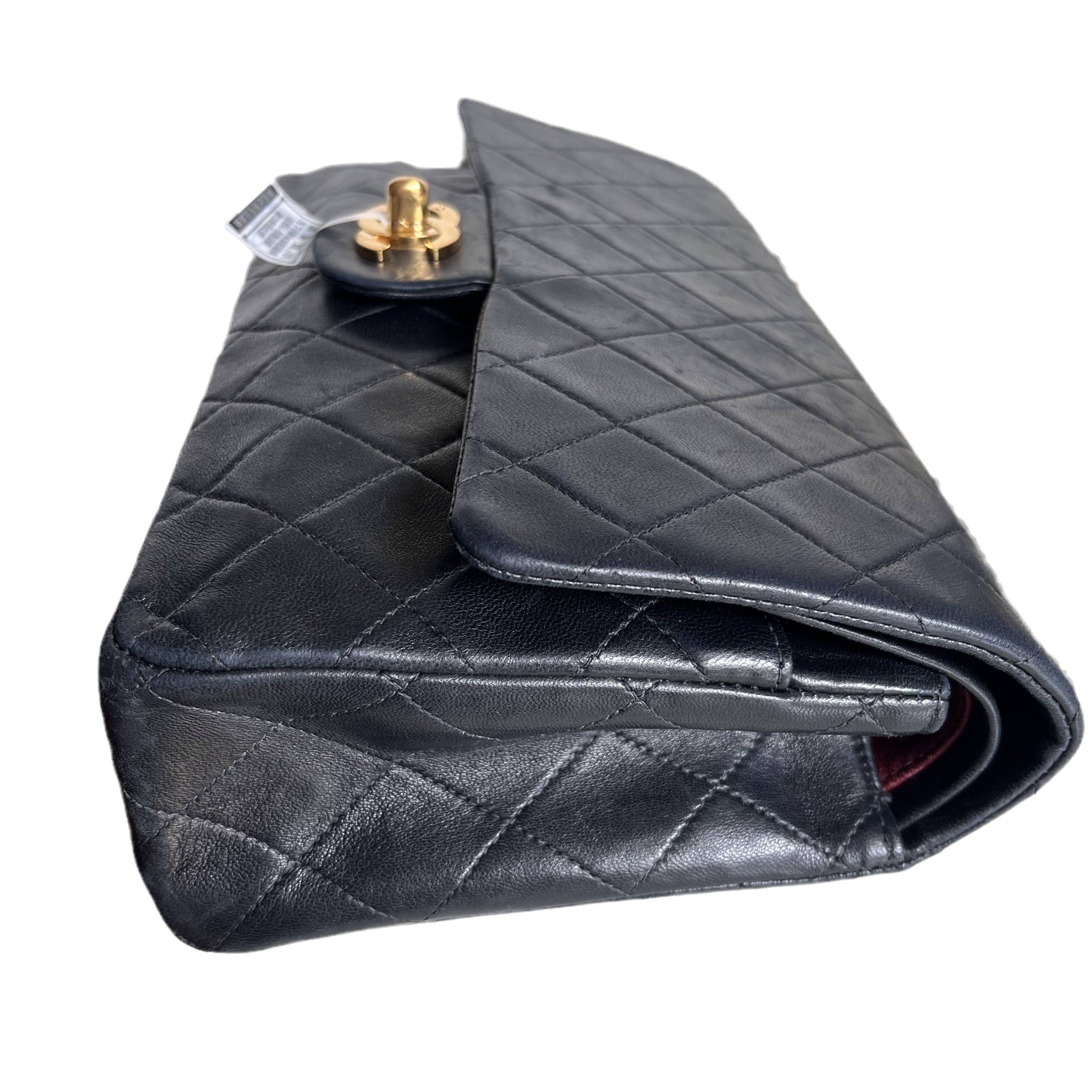 Chanel Classic Flap Vintage Schwarzes Lammfell-Leder mit 24k Gold Hardware im Angebot 7