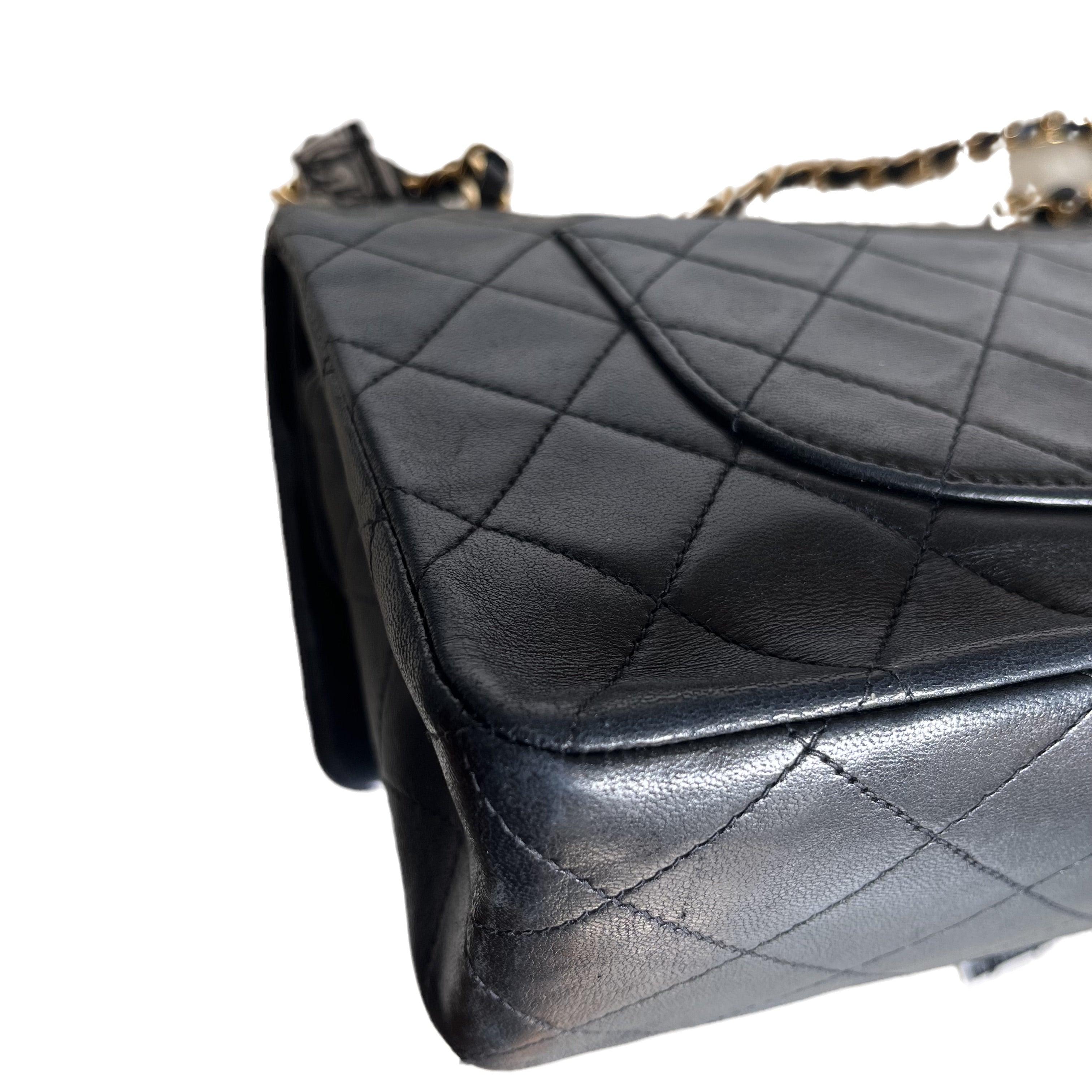 Chanel Classic Flap Vintage Schwarzes Lammfell-Leder mit 24k Gold Hardware im Angebot 8