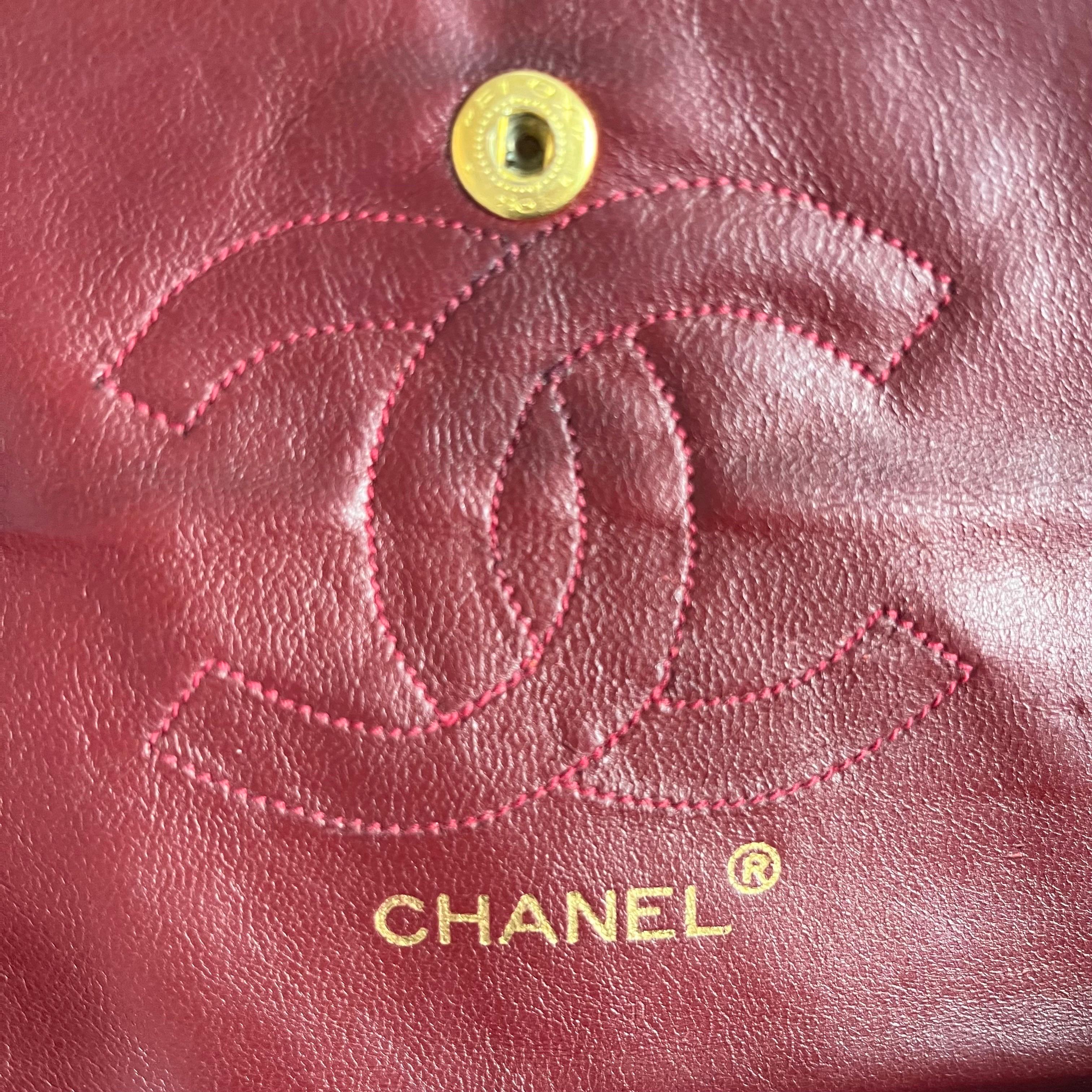 Chanel Classic Flap Vintage Schwarzes Lammfell-Leder mit 24k Gold Hardware im Angebot 8