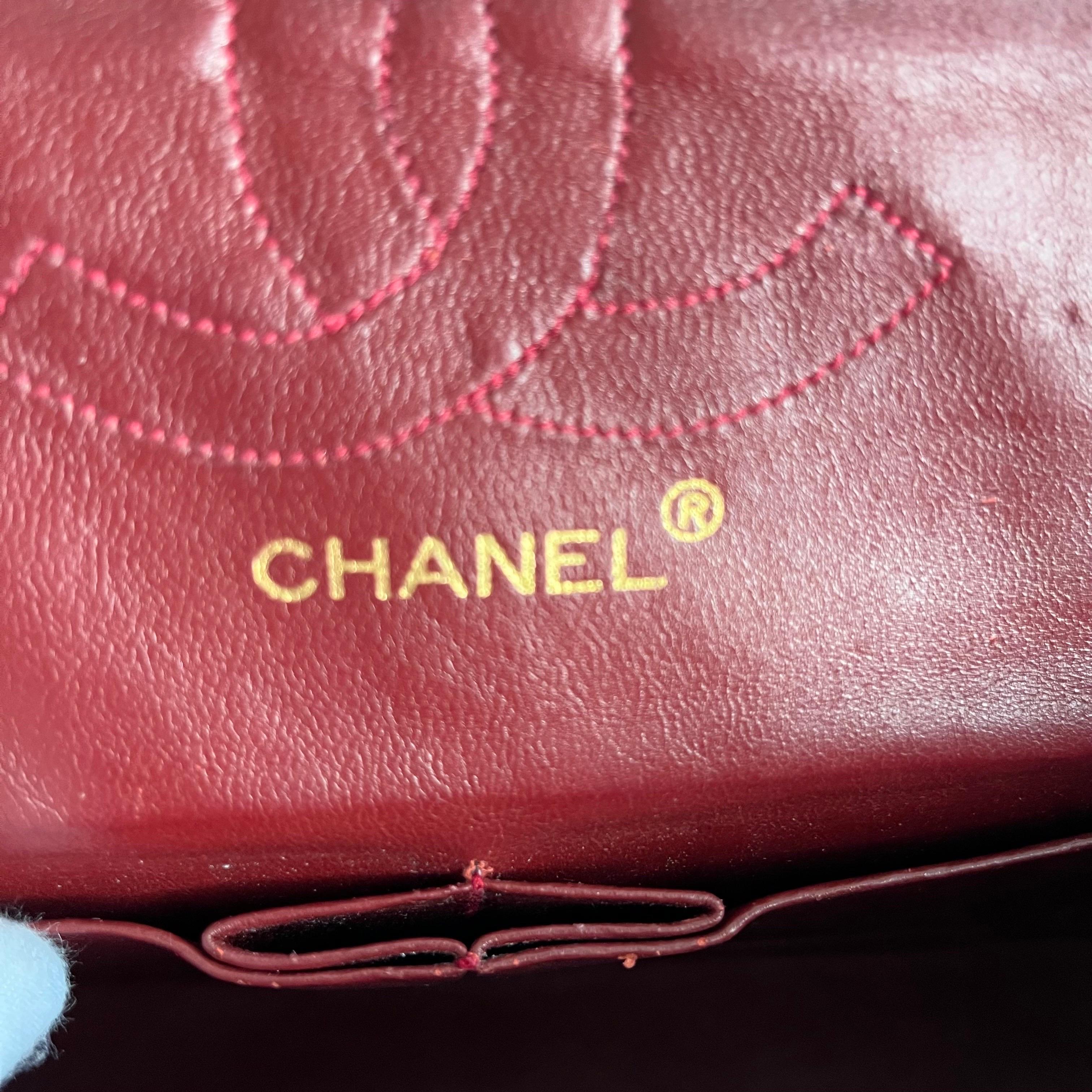 Chanel Classic Flap Vintage Schwarzes Lammfell-Leder mit 24k Gold Hardware im Angebot 9