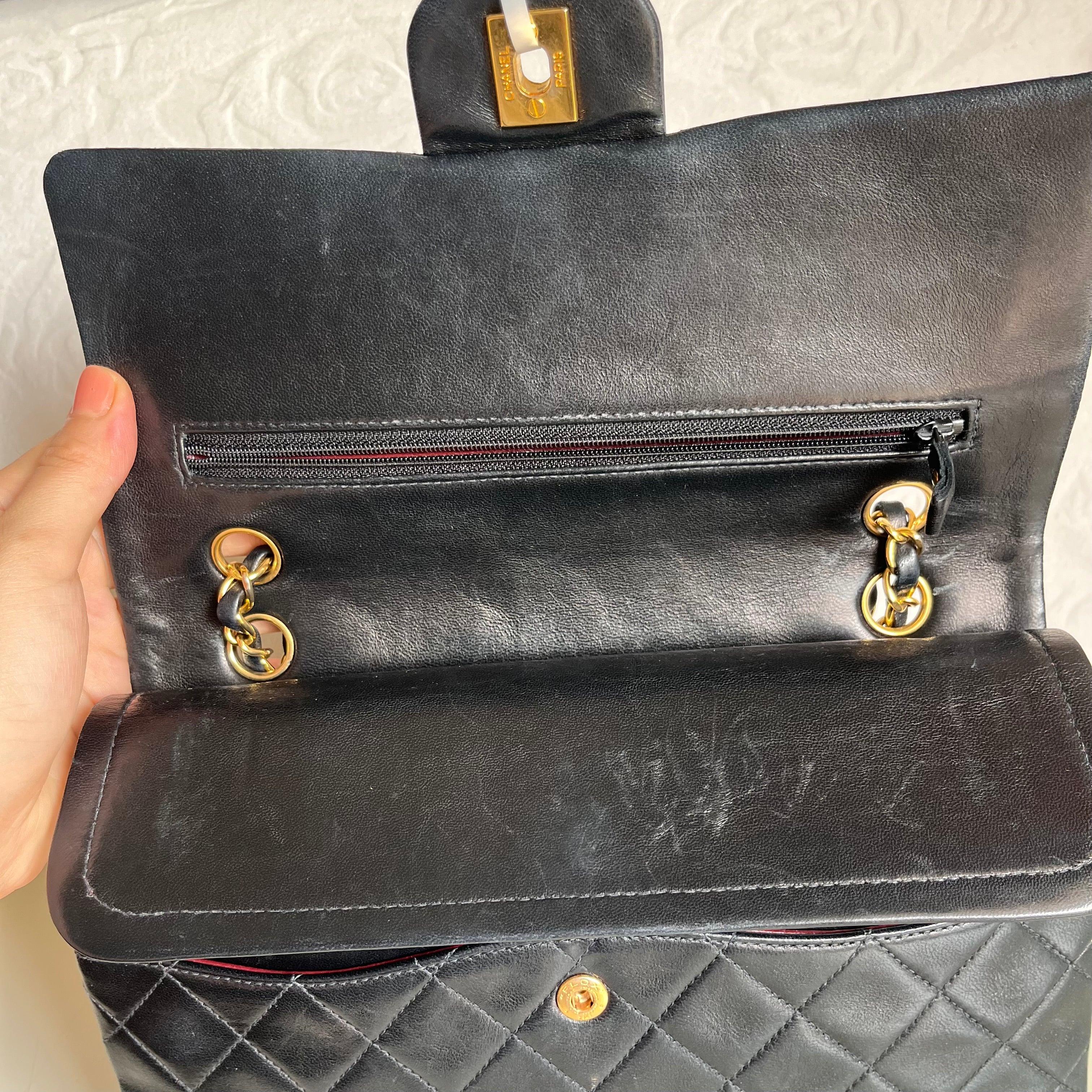 Chanel Classic Flap Vintage Schwarzes Lammfell-Leder mit 24k Gold Hardware im Angebot 14