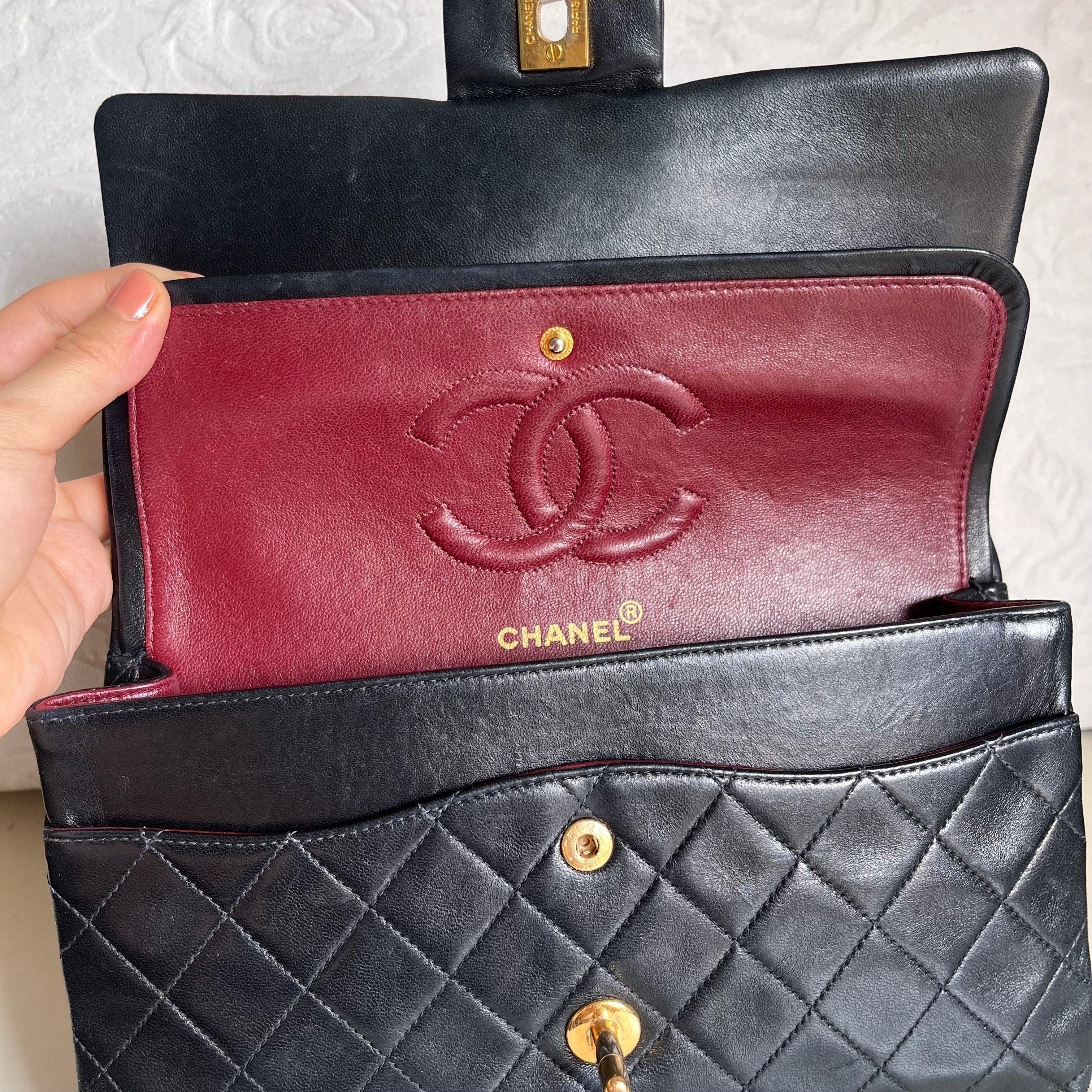 Chanel Classic Flap Vintage Schwarzes Lammfell-Leder mit 24k Gold Hardware im Angebot 15