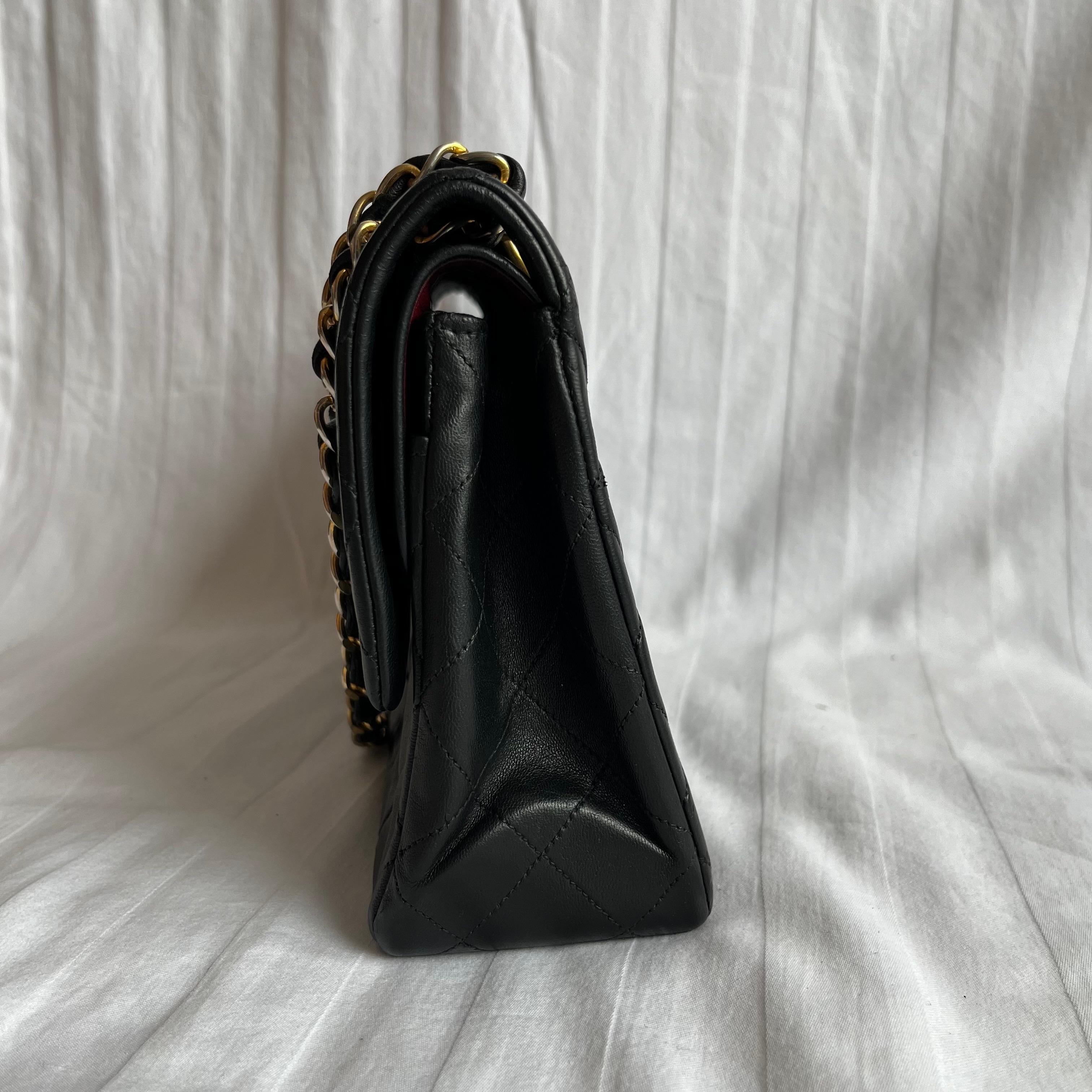 Chanel Classic Flap Vintage Schwarzes Lammfell-Leder mit 24k Gold Hardware im Angebot 2