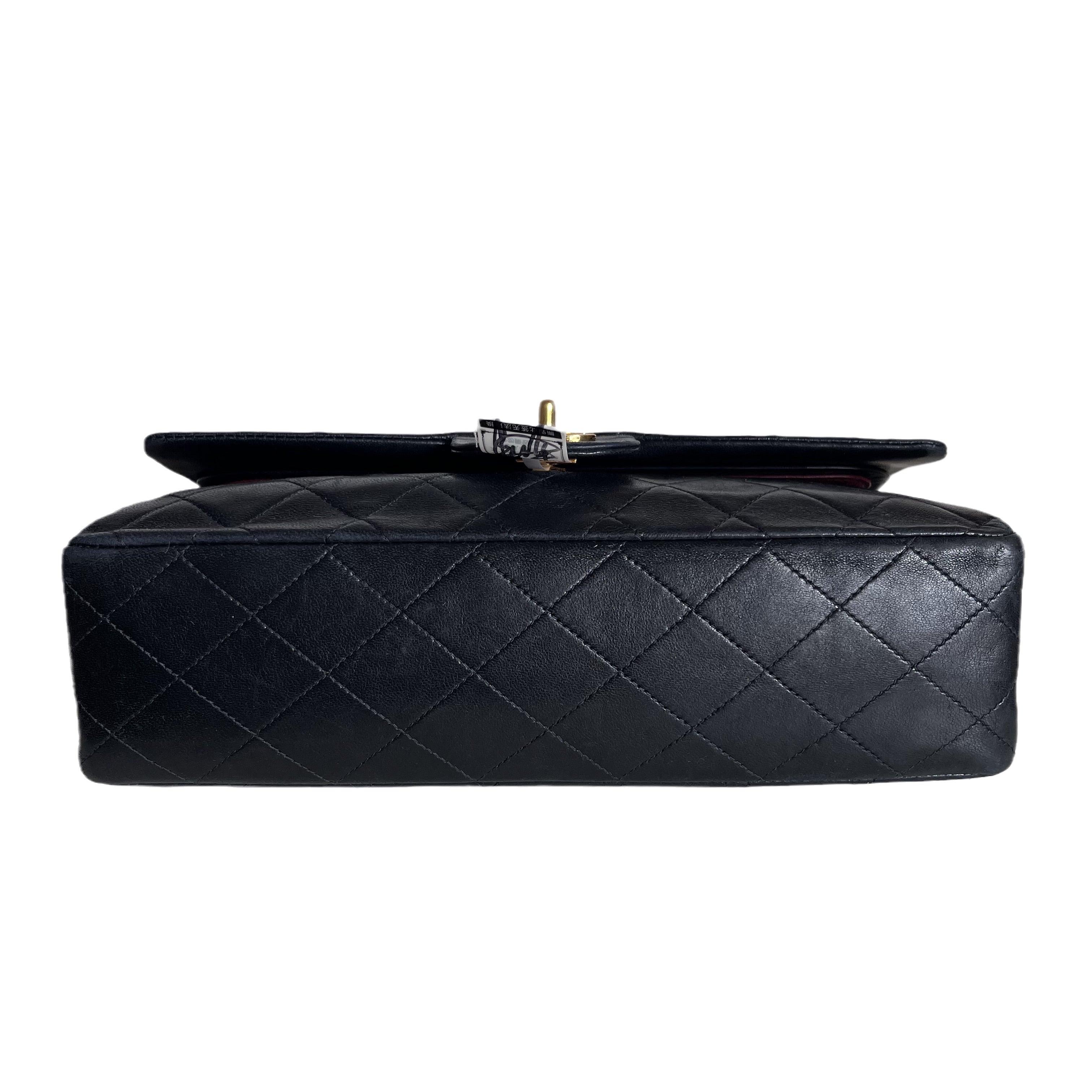 Chanel Classic Flap Vintage Schwarzes Lammfell-Leder mit 24k Gold Hardware im Angebot 2