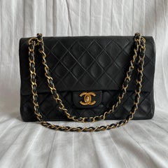 Chanel Classic Flap Vintage Schwarzes Lammfell-Leder mit 24k Gold Hardware
