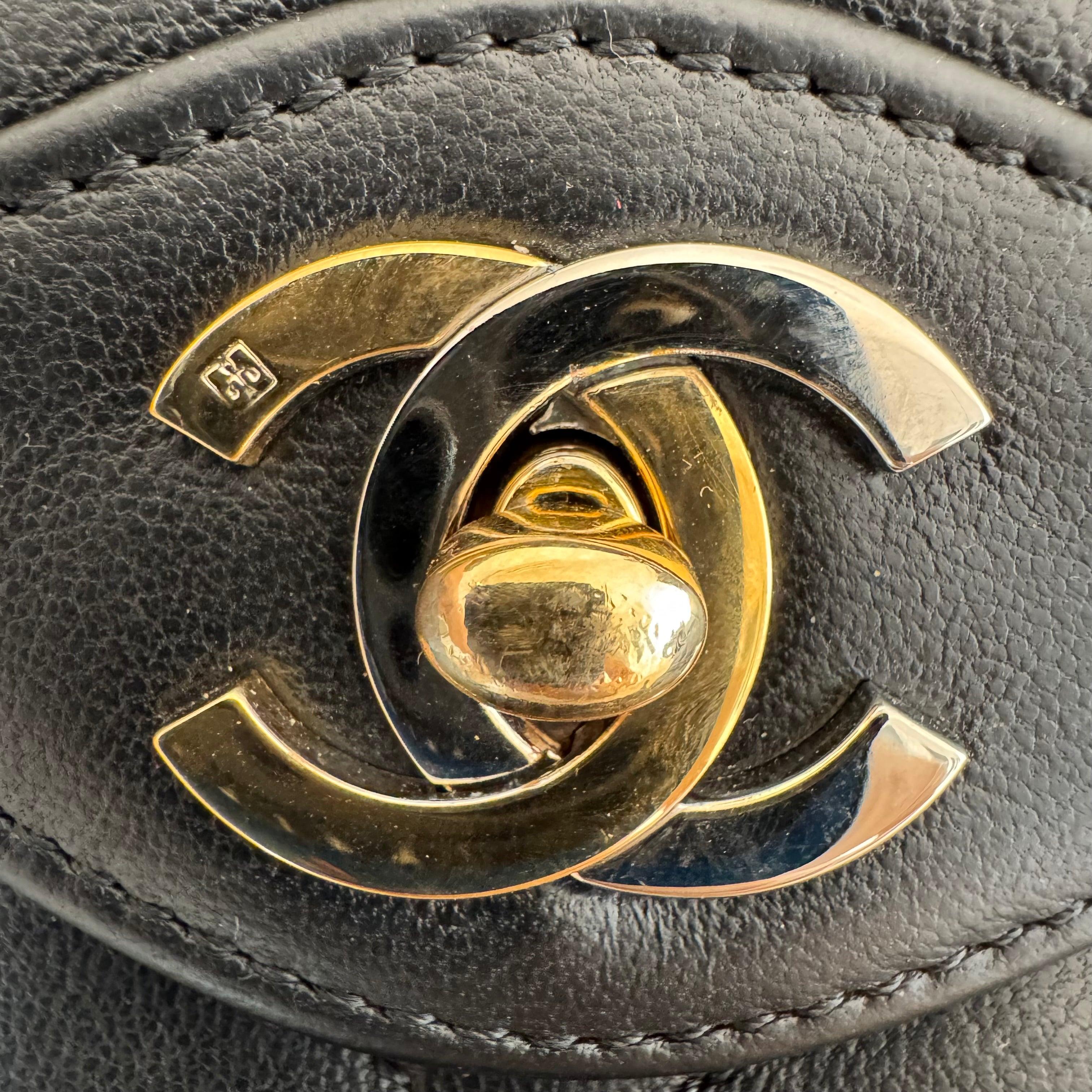 Chanel Classic Flap Vintage Black Lambskin Leather with Bi-color Hardware For Sale 8