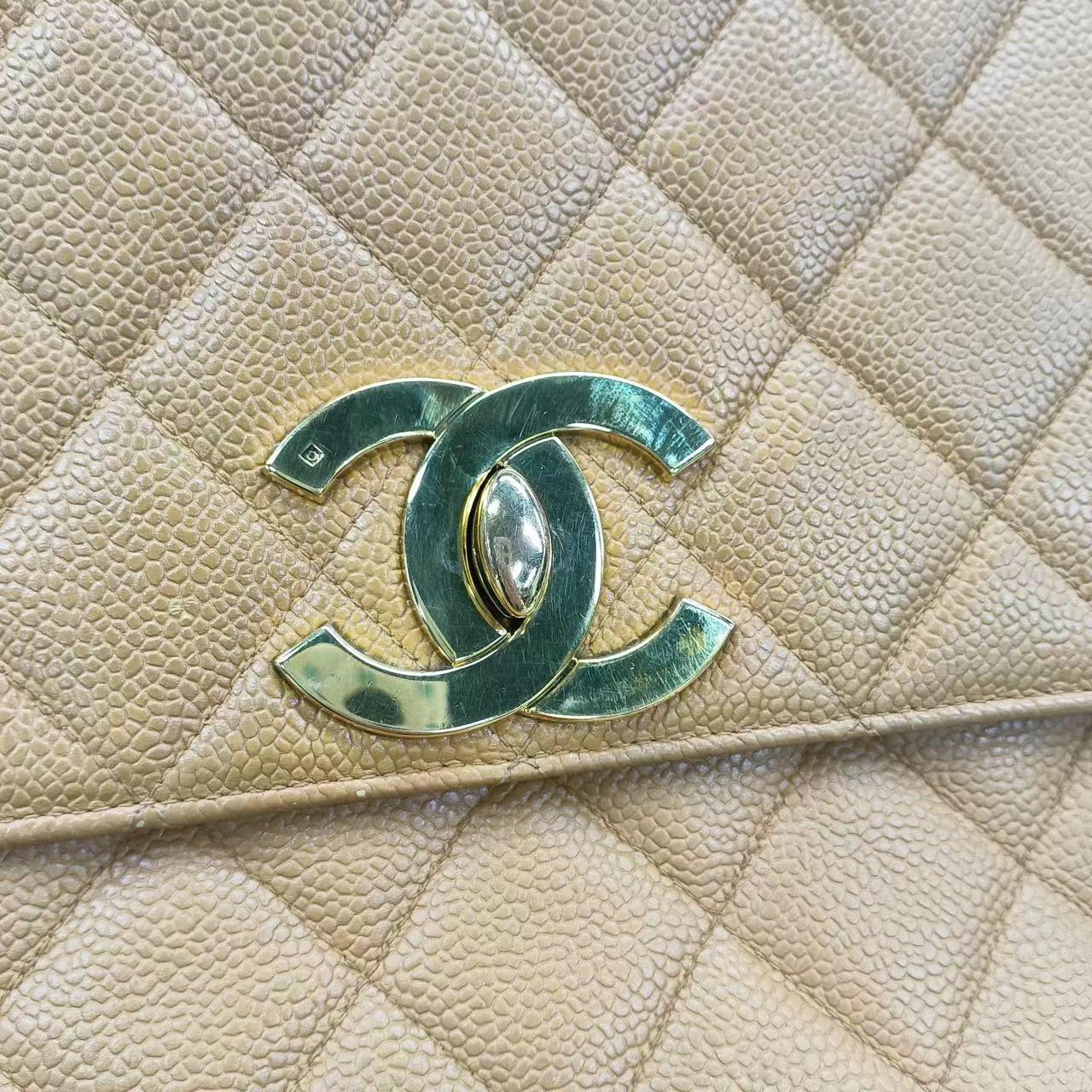 Chanel Classic Flap Vintage Camel Caviar Leather 24k Gold Plated Big CC Logo For Sale 8