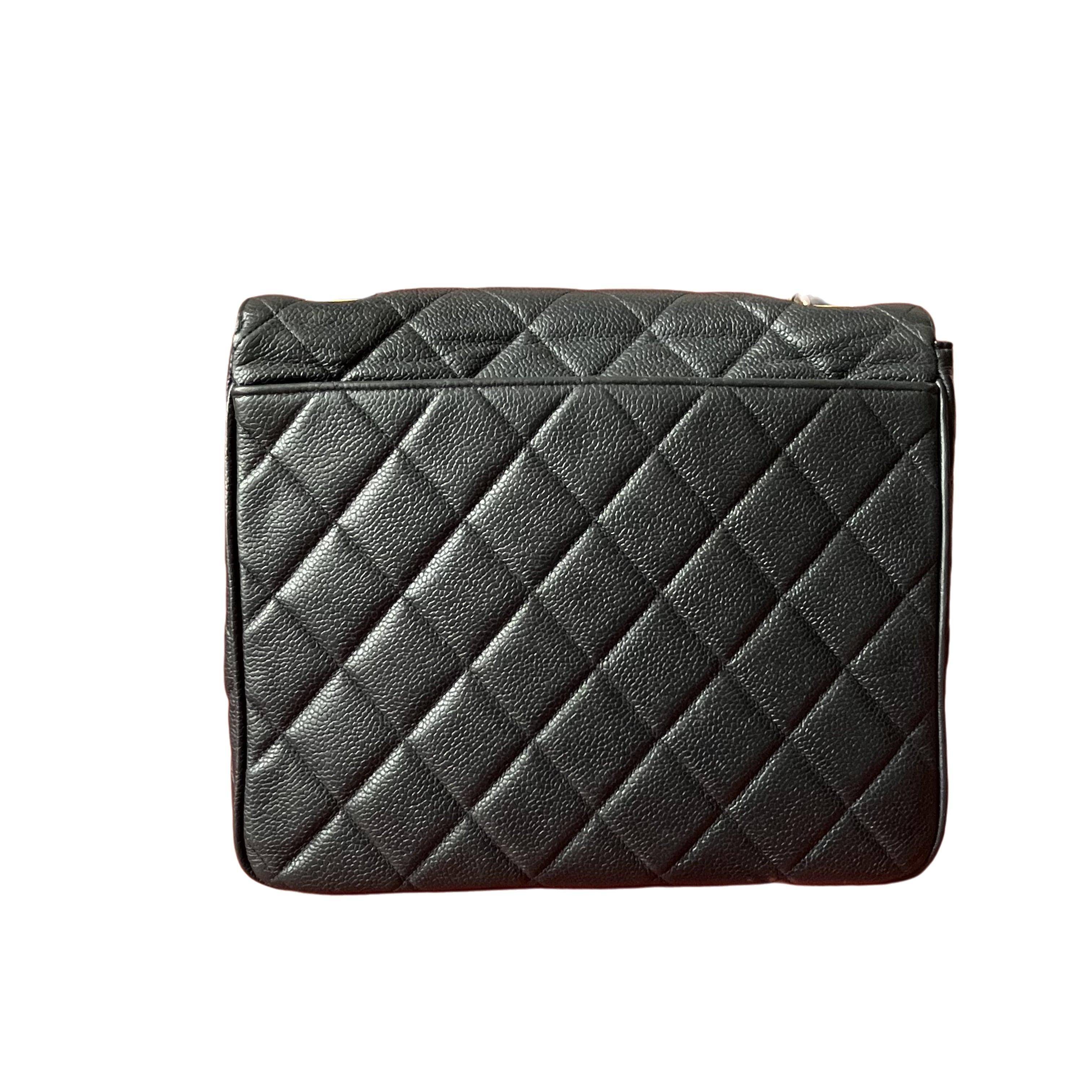Noir Chanel Classic Flap Vintage Caviar Leather 24k Plaqué CC, 1994-96 en vente