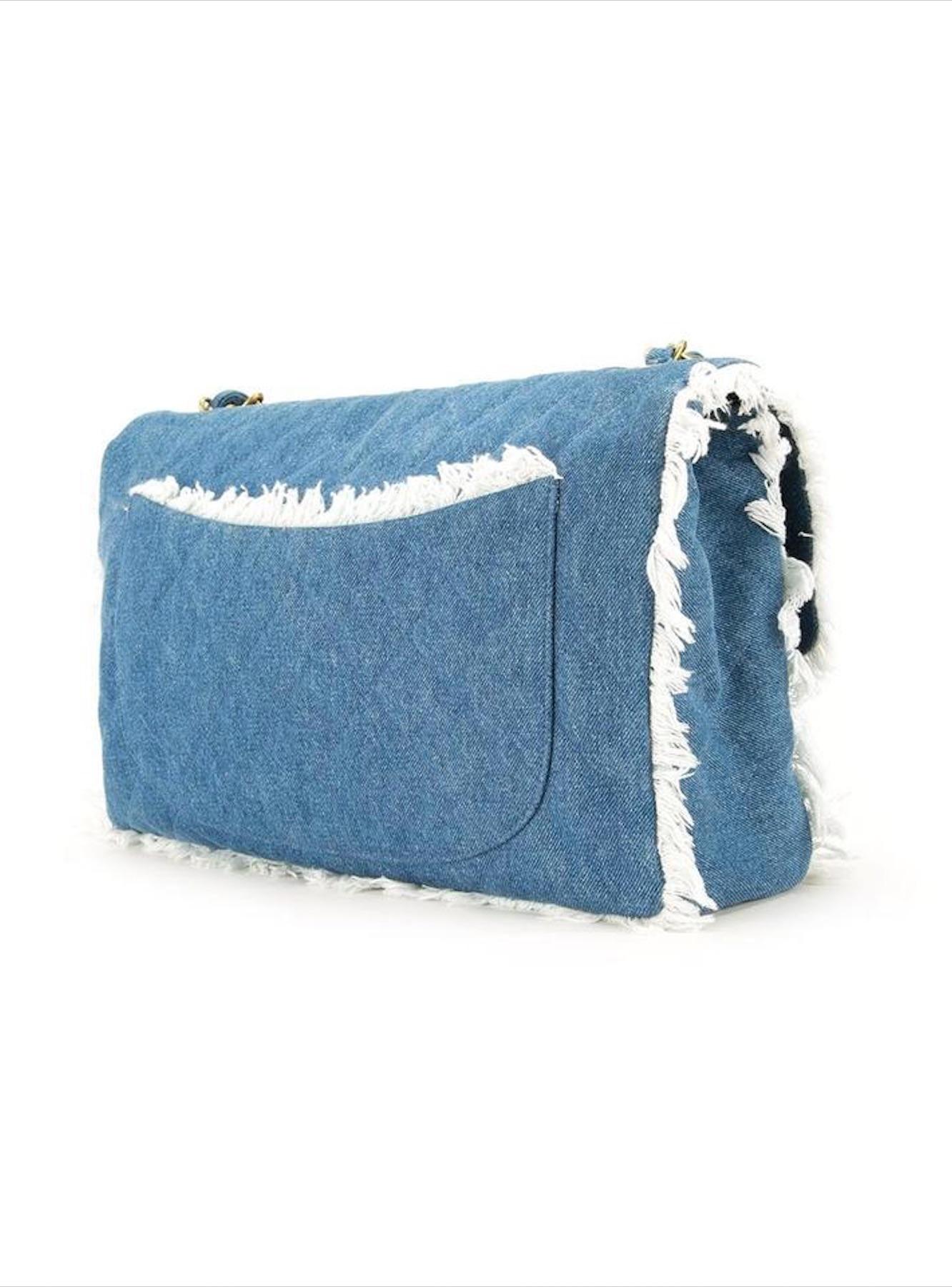 Chanel Vintage Quilted Jumbo Maxi Jean Blue Denim Classic Flap 

1991 {VINTAGE 28 Years}

-Gold tone hardware
-Oversized vintage CC turnlock
-Denim blue quilted canvas
-Classic interwoven denim chain strap
-White edge fringe
-Single flap
-Interior