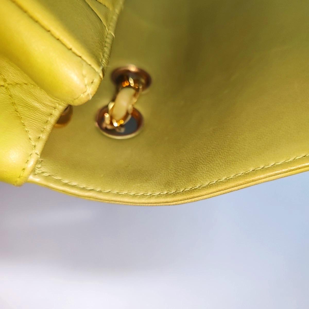 Chanel Classic Flap Vintage Light Yellow Green Lambskin Leather with 24k GHW For Sale 7