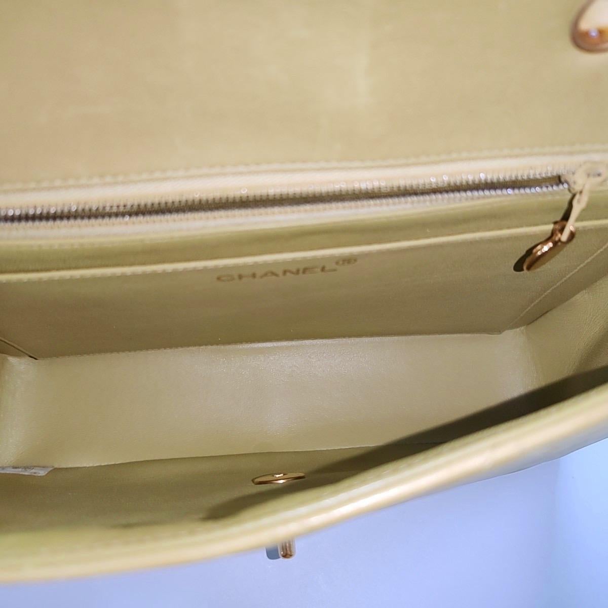 Chanel Classic Flap Vintage Light Yellow Green Lambskin Leather with 24k GHW For Sale 1