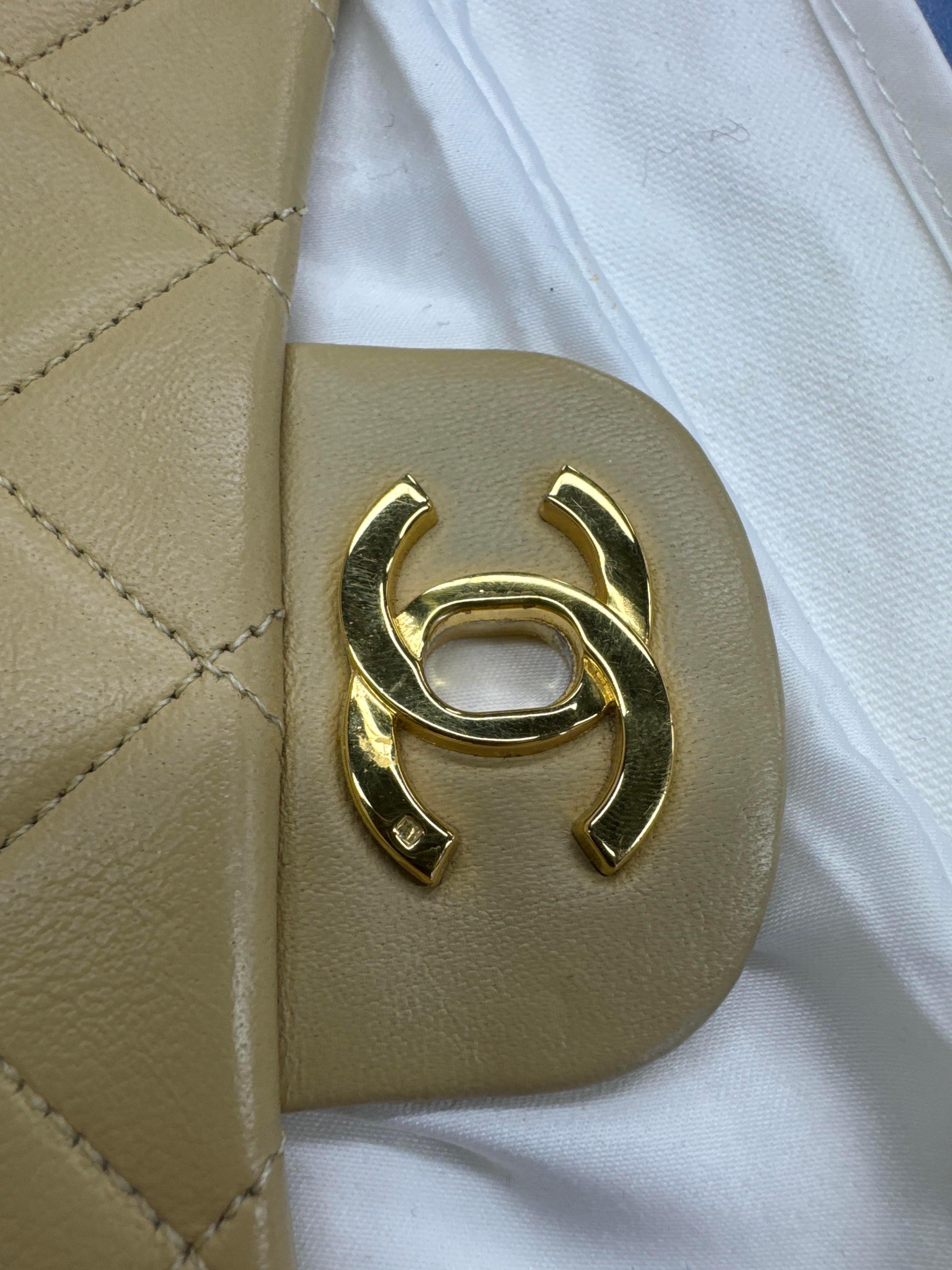 Chanel Classic Flap Vintage Medium Beige Lambskin with 24k Gold HW 1994-96 5