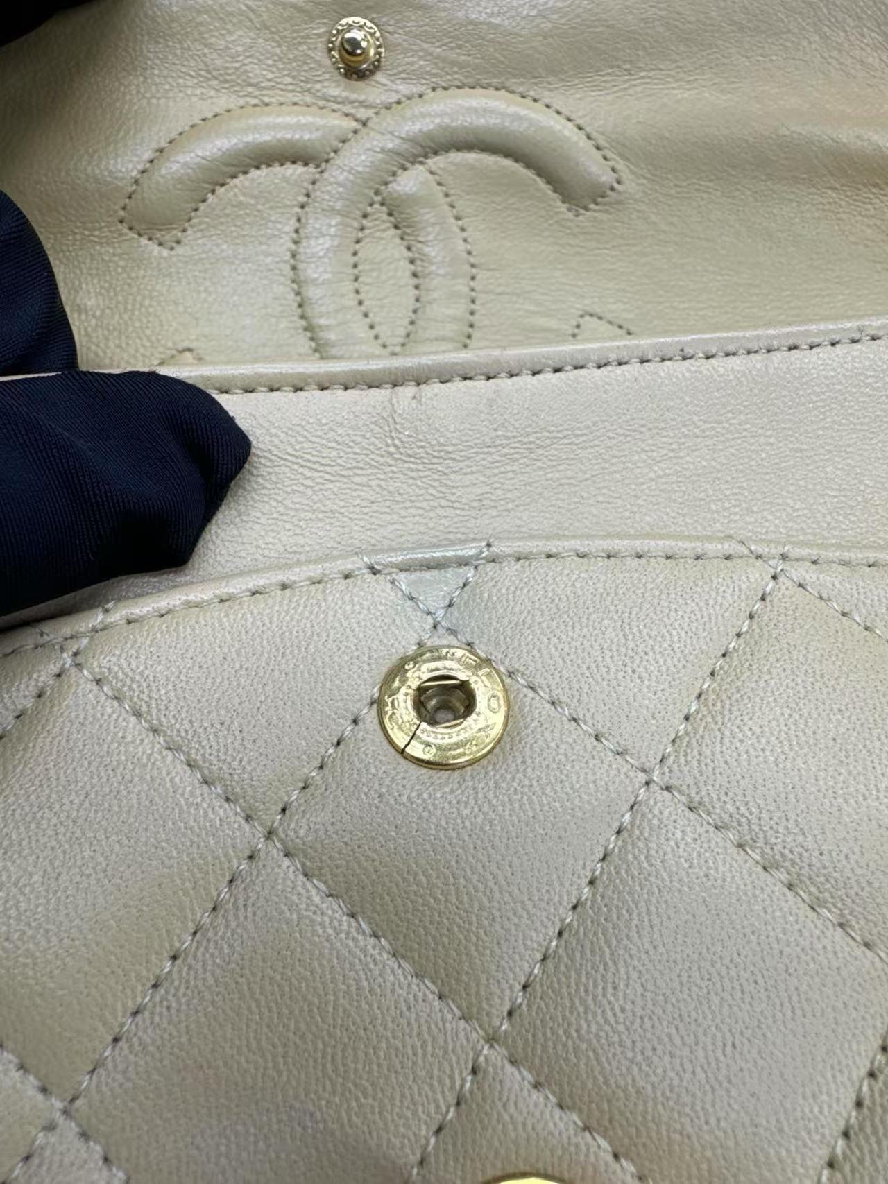 Chanel Classic Flap Vintage Medium Beige Lambskin with 24k Gold HW 1994-96 14