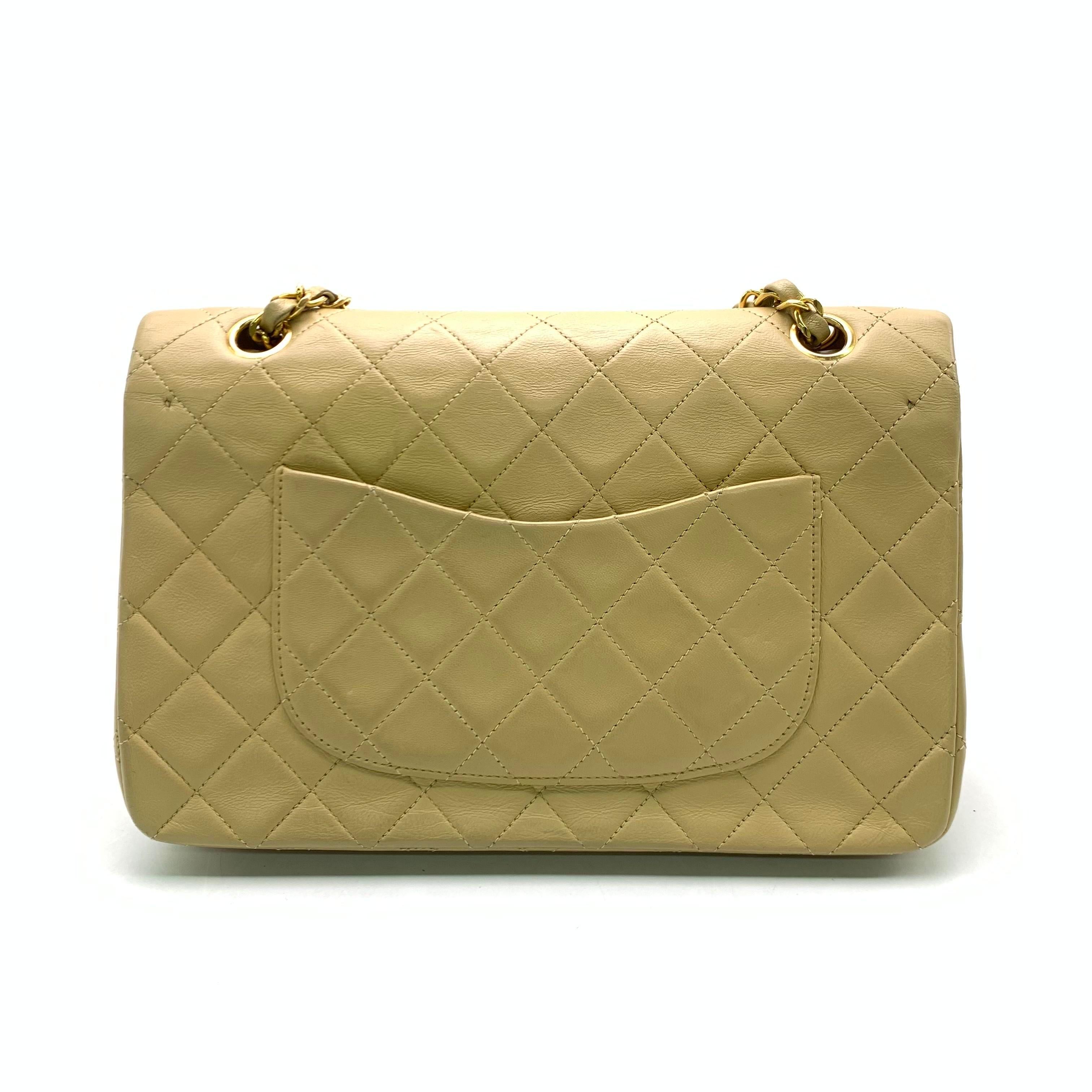 This one-of-a-kind Chanel Timeless Classic Flap Vintage bag exudes sophistication and timeless elegance. Crafted from luxurious lambskin leather, it is adorned with 24k gold hardware. 

CONDITION: VERY GOOD CONDITION

This preloved authentic Chanel