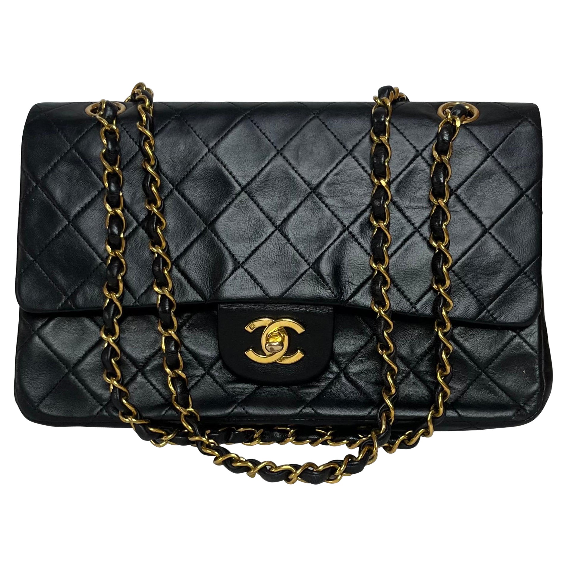 Chanel Classic Flap Vintage Medium in pelle di agnello nera con finiture in oro 24k 1994