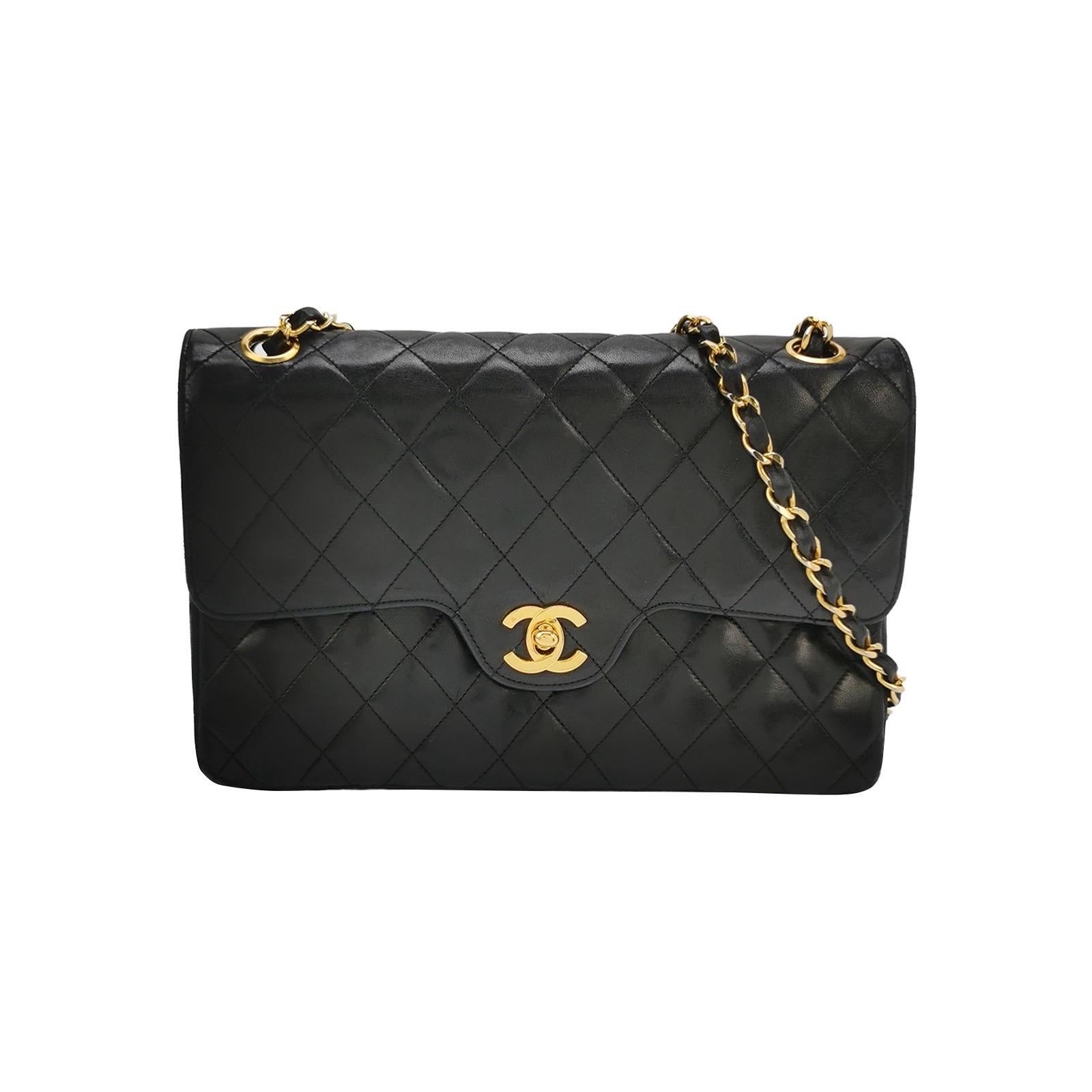 Chanel Classic Flap Vintage Medium Cuir d'agneau noir 24k Gold Hardware