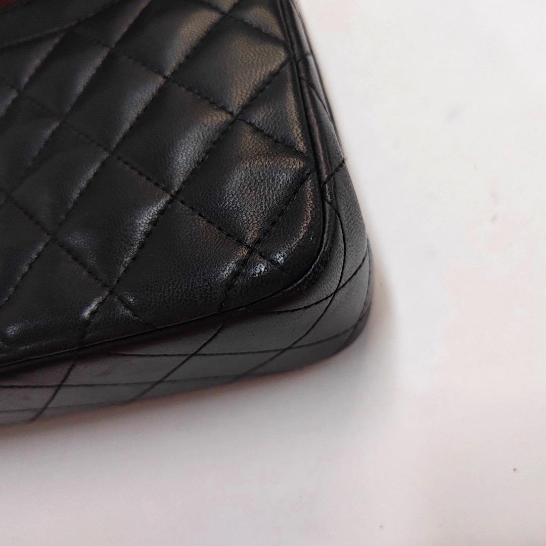 Chanel Classic Flap Vintage Medium Schwarzes Lammleder mit 24k Gold HW, 1994 im Angebot 6