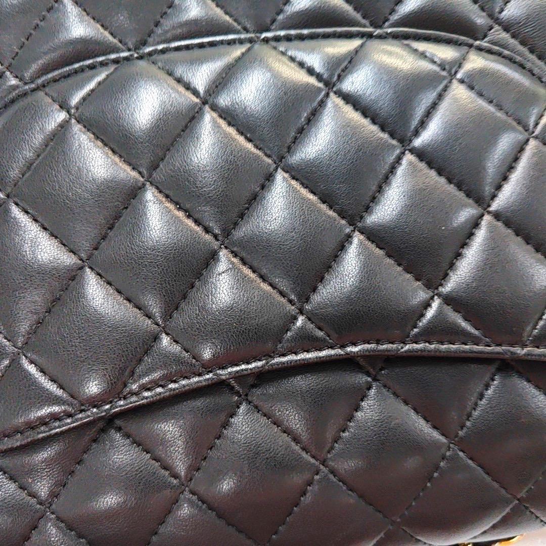 Chanel Classic Flap Vintage Medium Schwarzes Lammleder mit 24k Gold HW, 1994 im Angebot 7