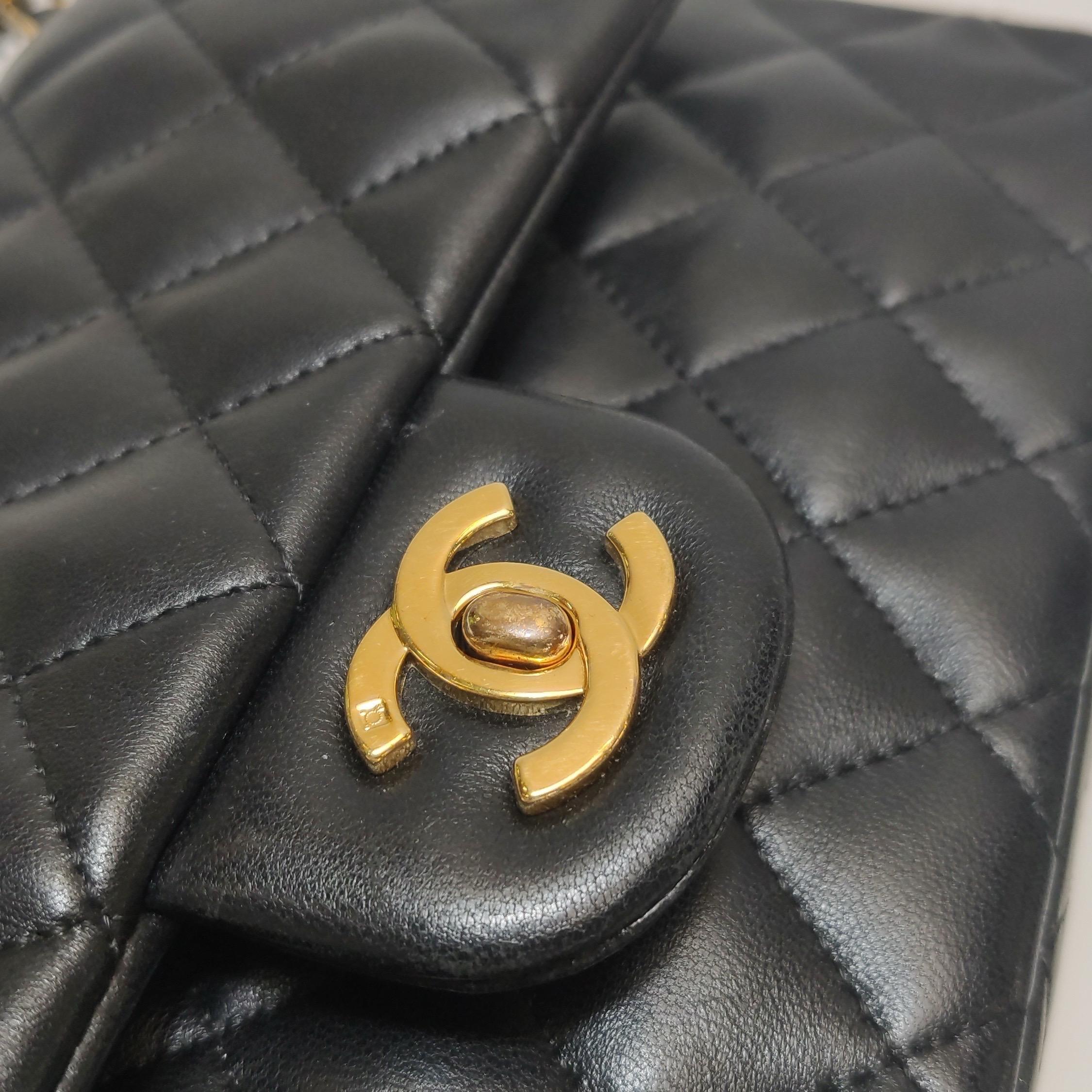 Chanel Classic Flap Vintage Medium Schwarzes Lammleder mit 24k Gold HW, 1994 im Angebot 12