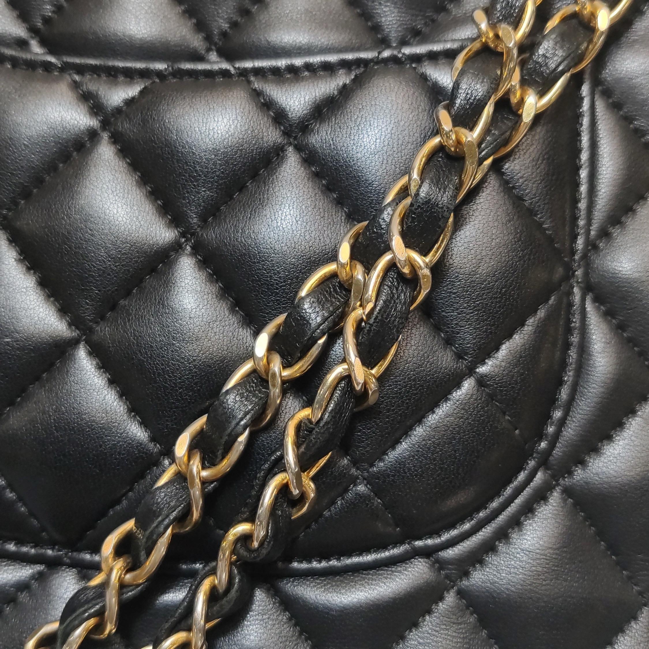 Chanel Classic Flap Vintage Medium Schwarzes Lammleder mit 24k Gold HW, 1994 im Angebot 13