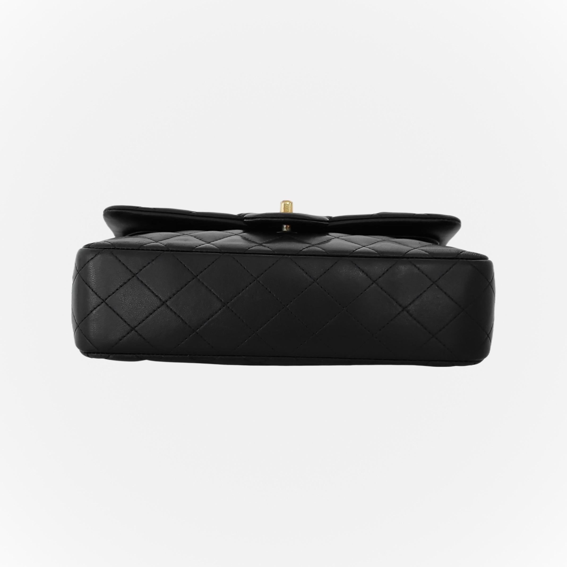 De las mujeres Chanel Classic Flap Vintage Mediano Piel de cordero negra con HW de oro de 24 quilates, 1994